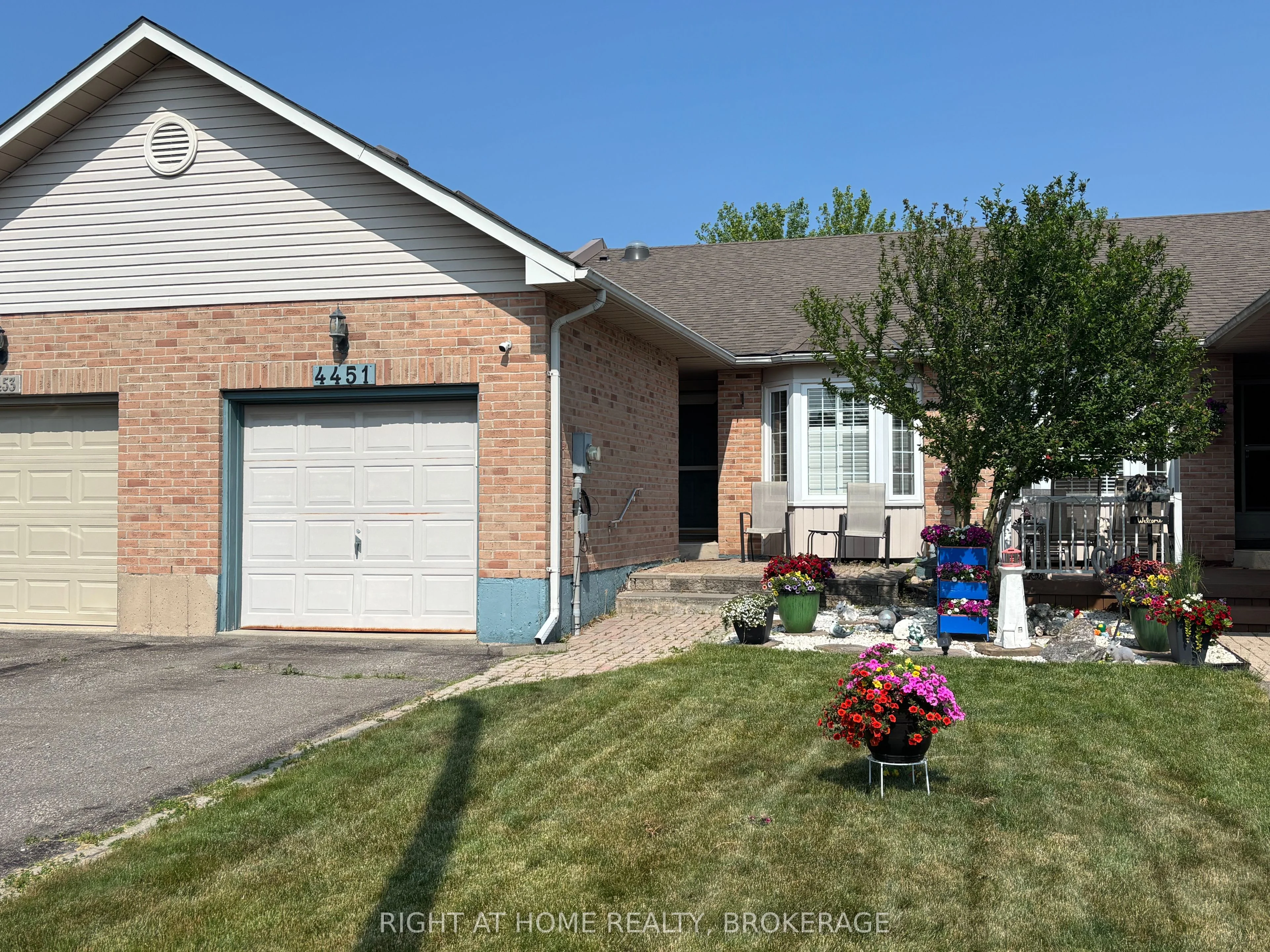 Att/Row/Townhouse in Lincoln