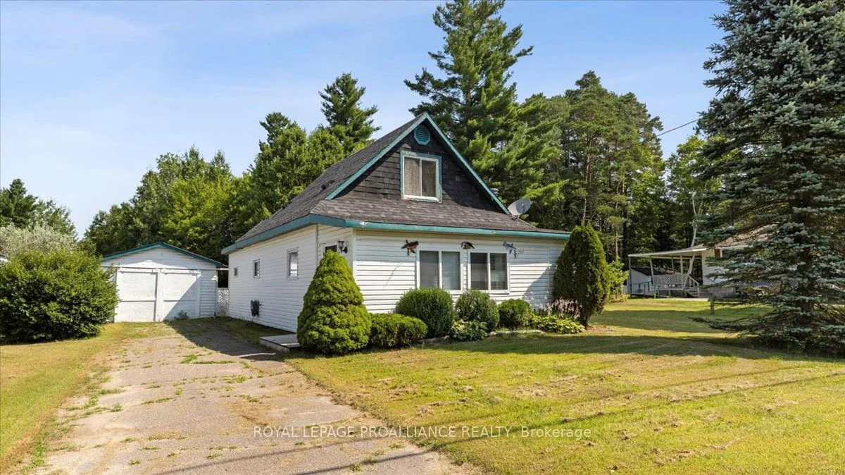 37 Peterson Road, Addington Highlands, ON K0H 2G0