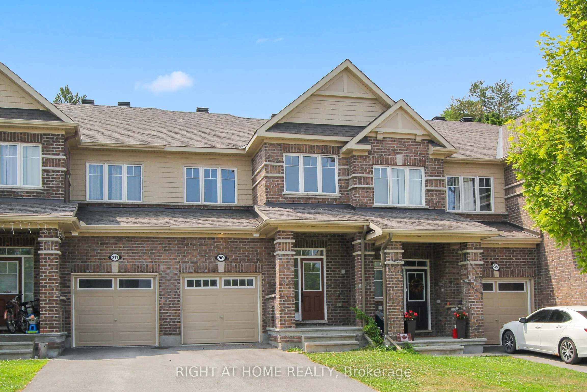 209 Hartsmere Drive, Stittsville - Munster - Richmond, On K2s 0x8