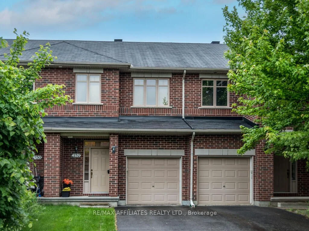 Att/Row/Townhouse in Kanata