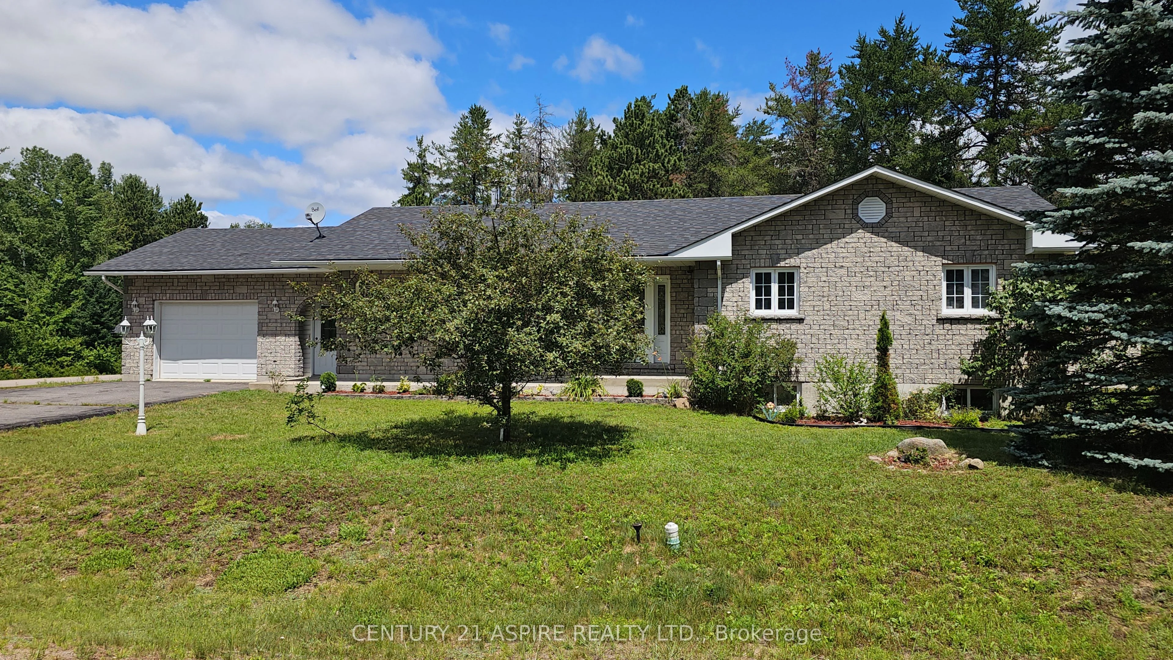 70 Sprucedale Avenue, Madawaska Valley, ON K0J 1B0