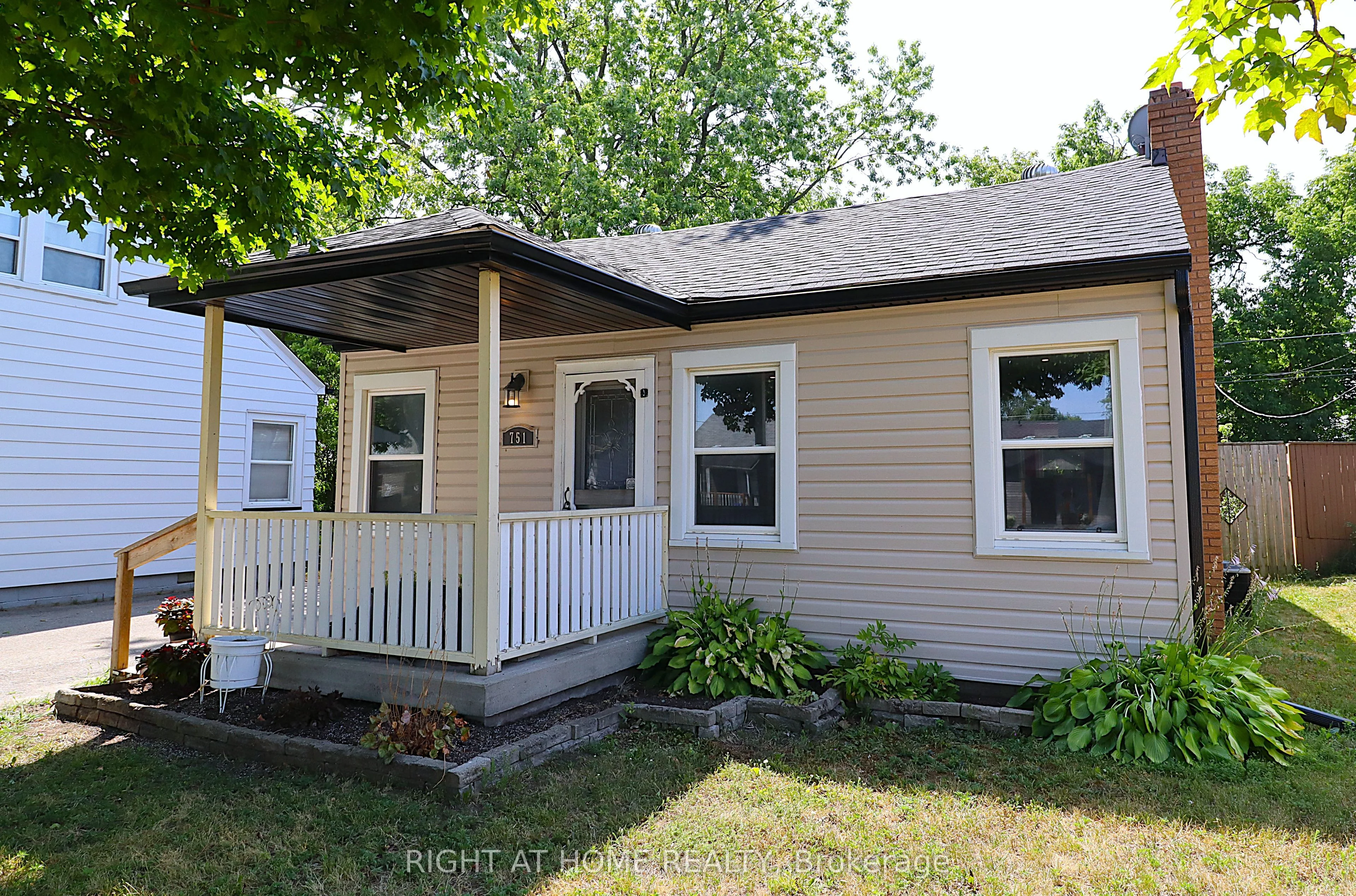 751 St Mary's Street, Peterborough, ON K9J 4H1