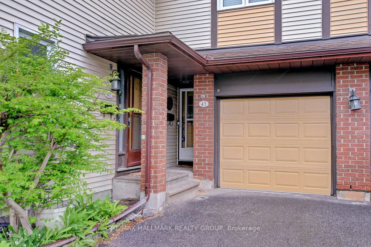Condo Townhouse in Hunt Club - South Keys and Area