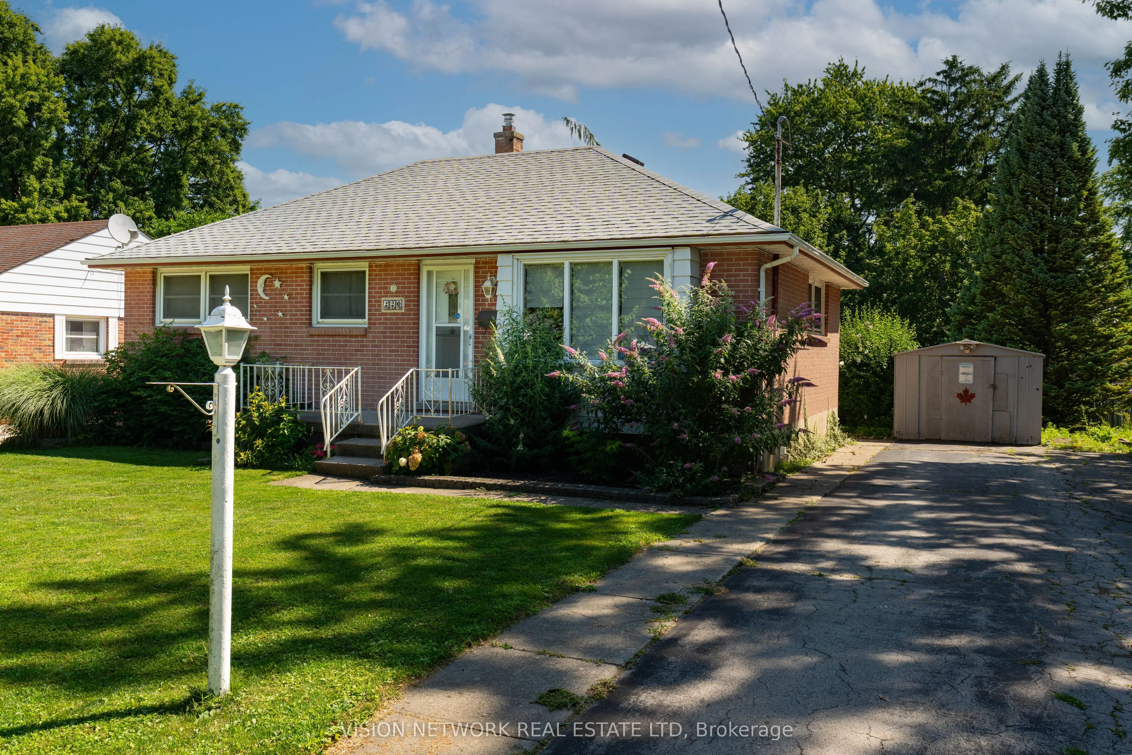 220 Trowbridge Avenue, London South, ON N6J 3M3