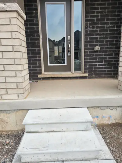 Att/Row/Townhouse in Brantford