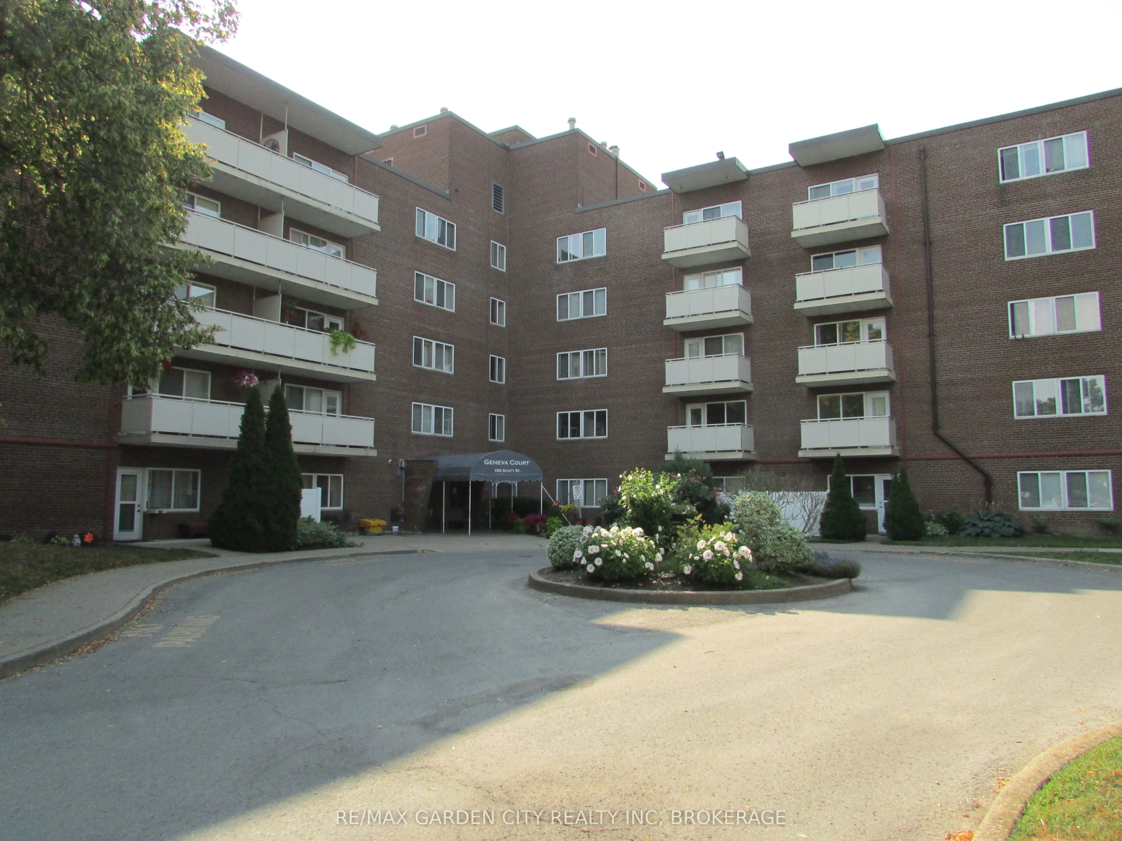 198 Scott Street S 215, St. Catharines, ON L2N 5T3