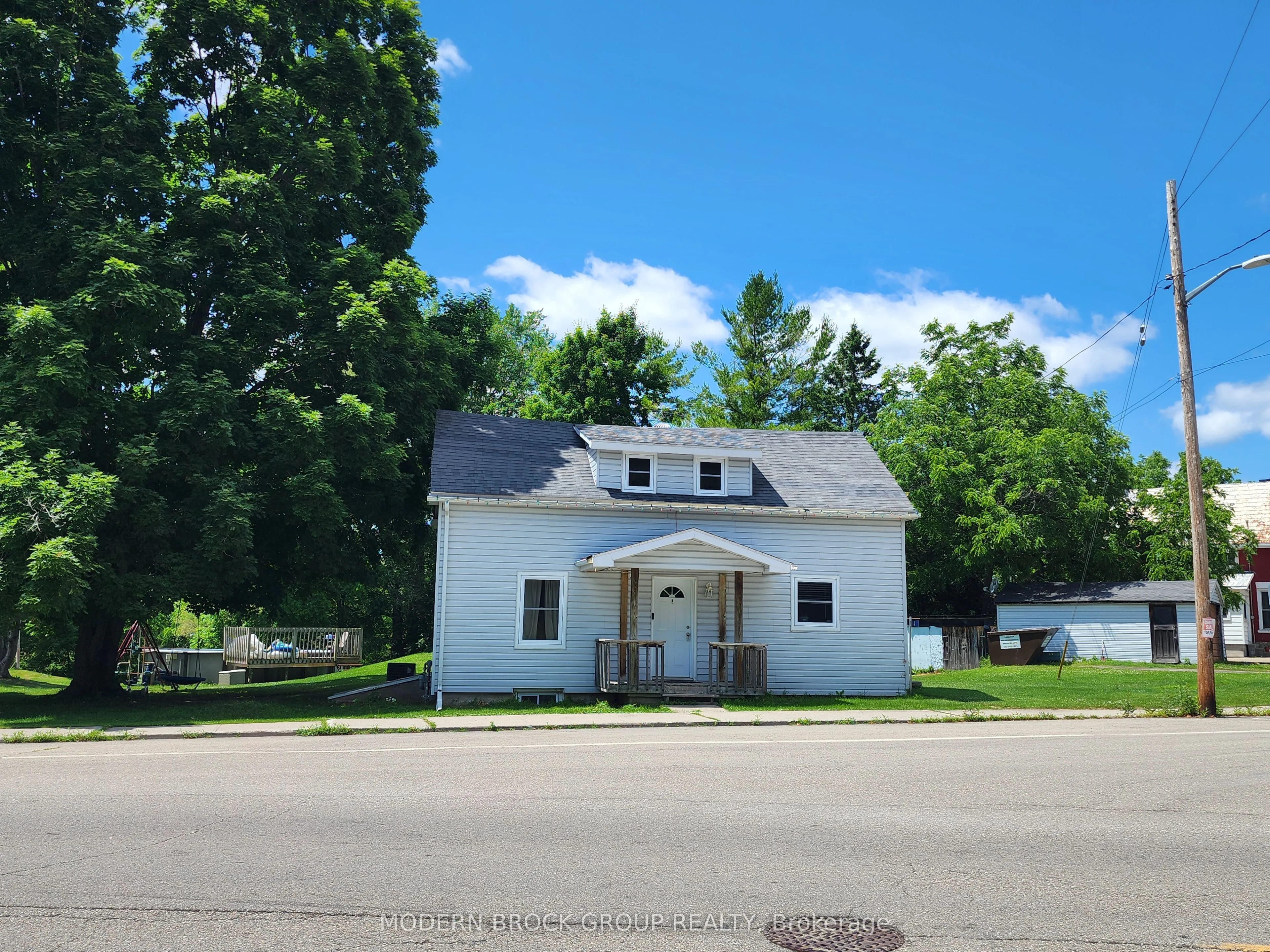 4 Main Street W, Elizabethtown-Kitley, ON K0E 1M0