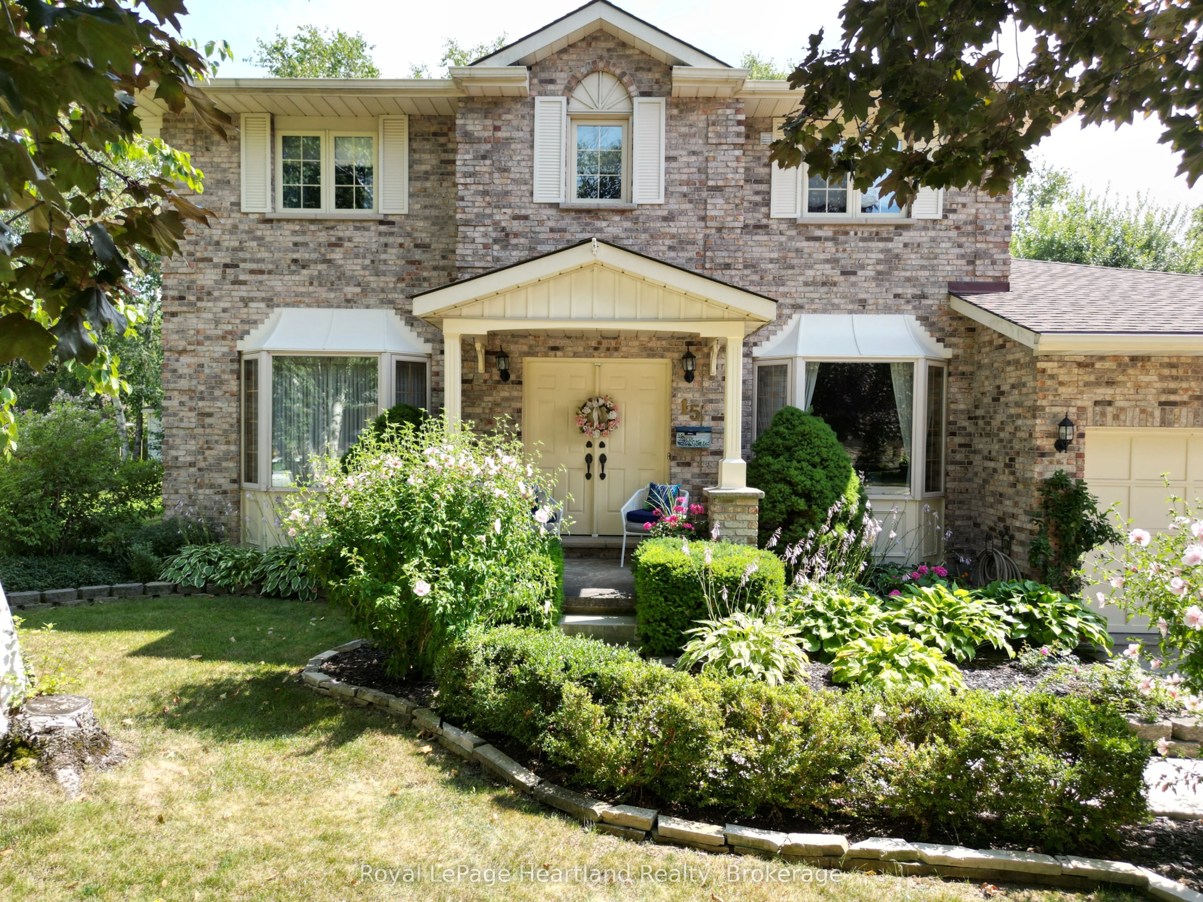 15 Kingscourt Crescent, South Huron, ON N0M 1S1