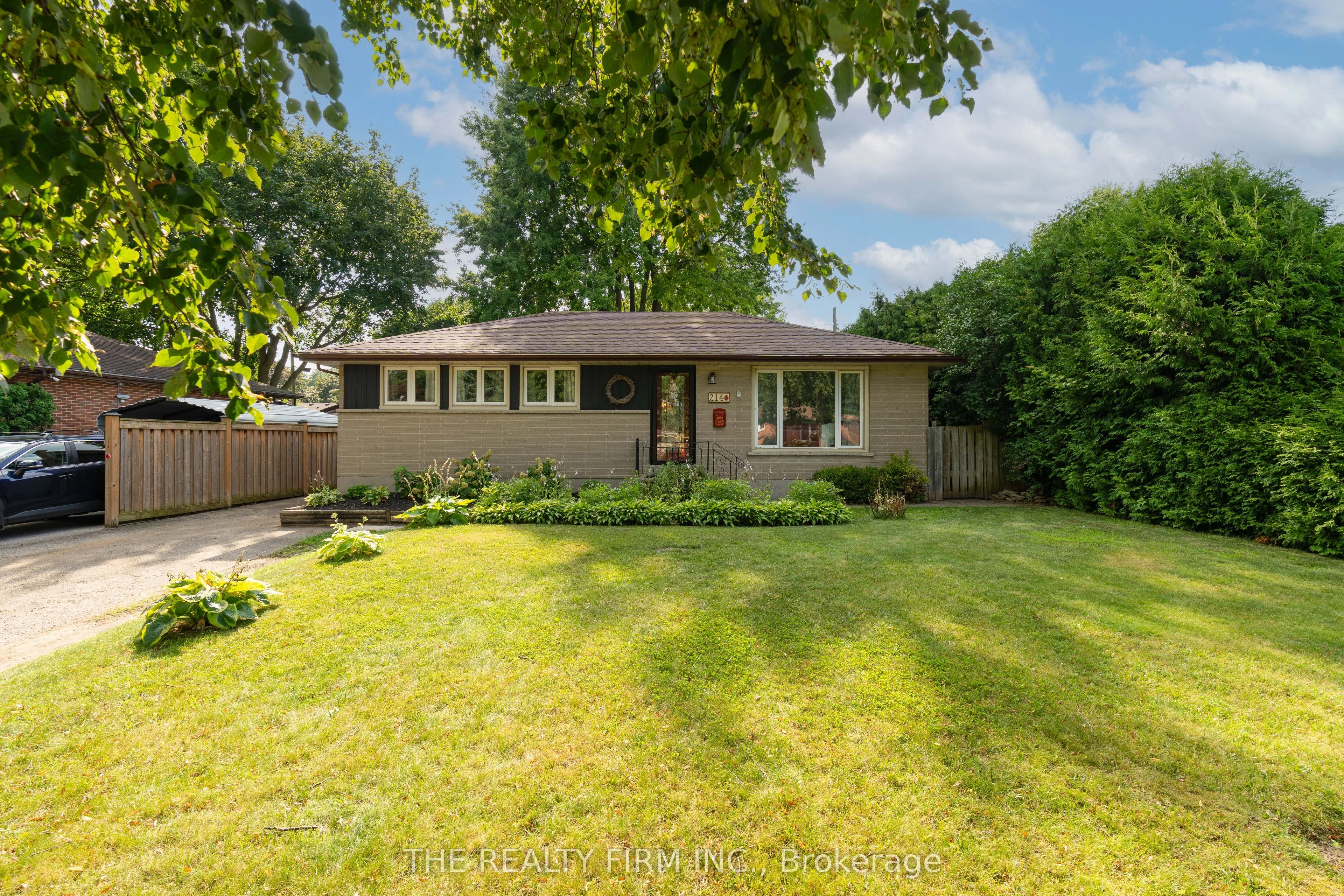 214 Manitoulin Drive, London East, ON N5W 1M7