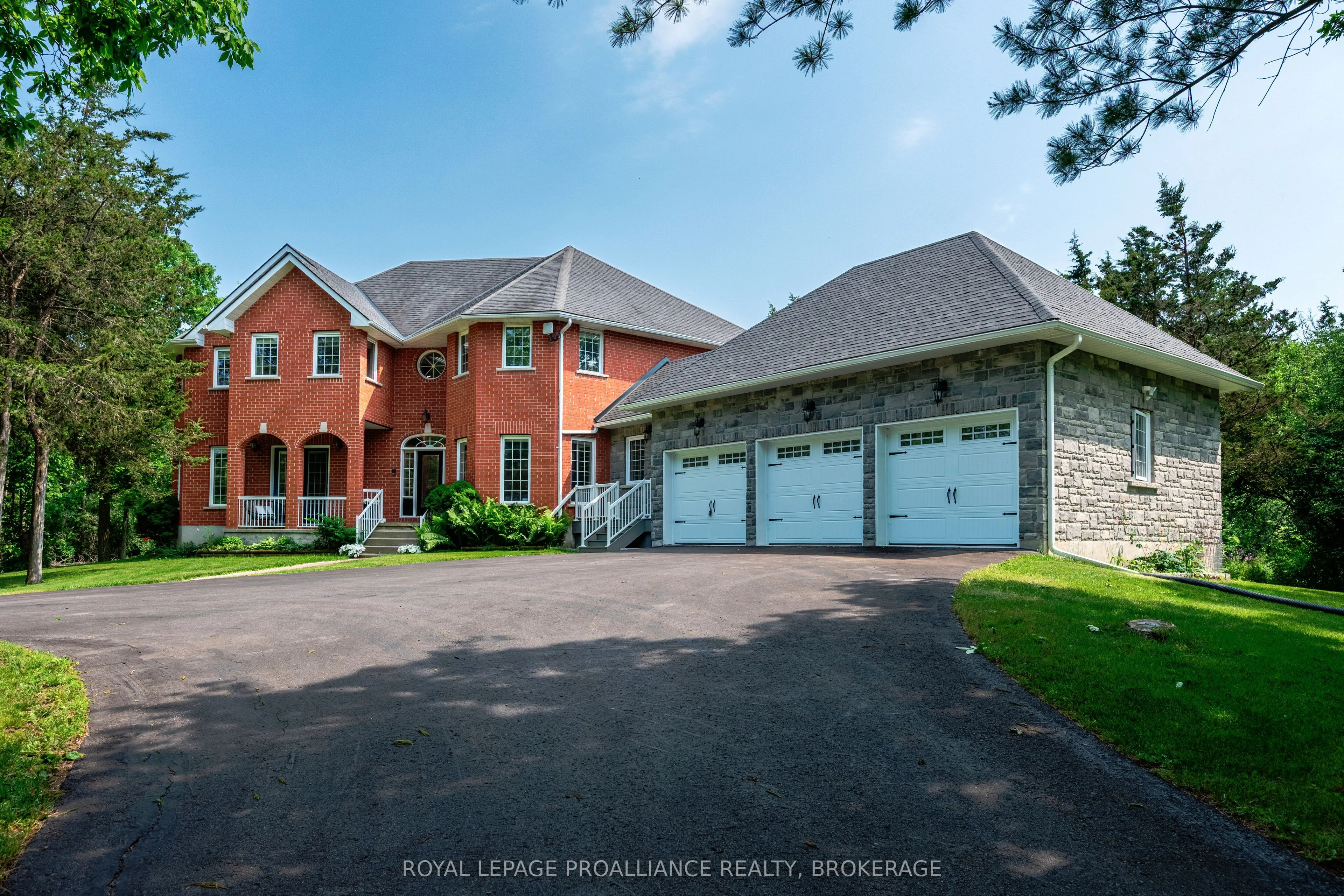 946 Bridge Street W, Greater Napanee, ON K7R 3L1