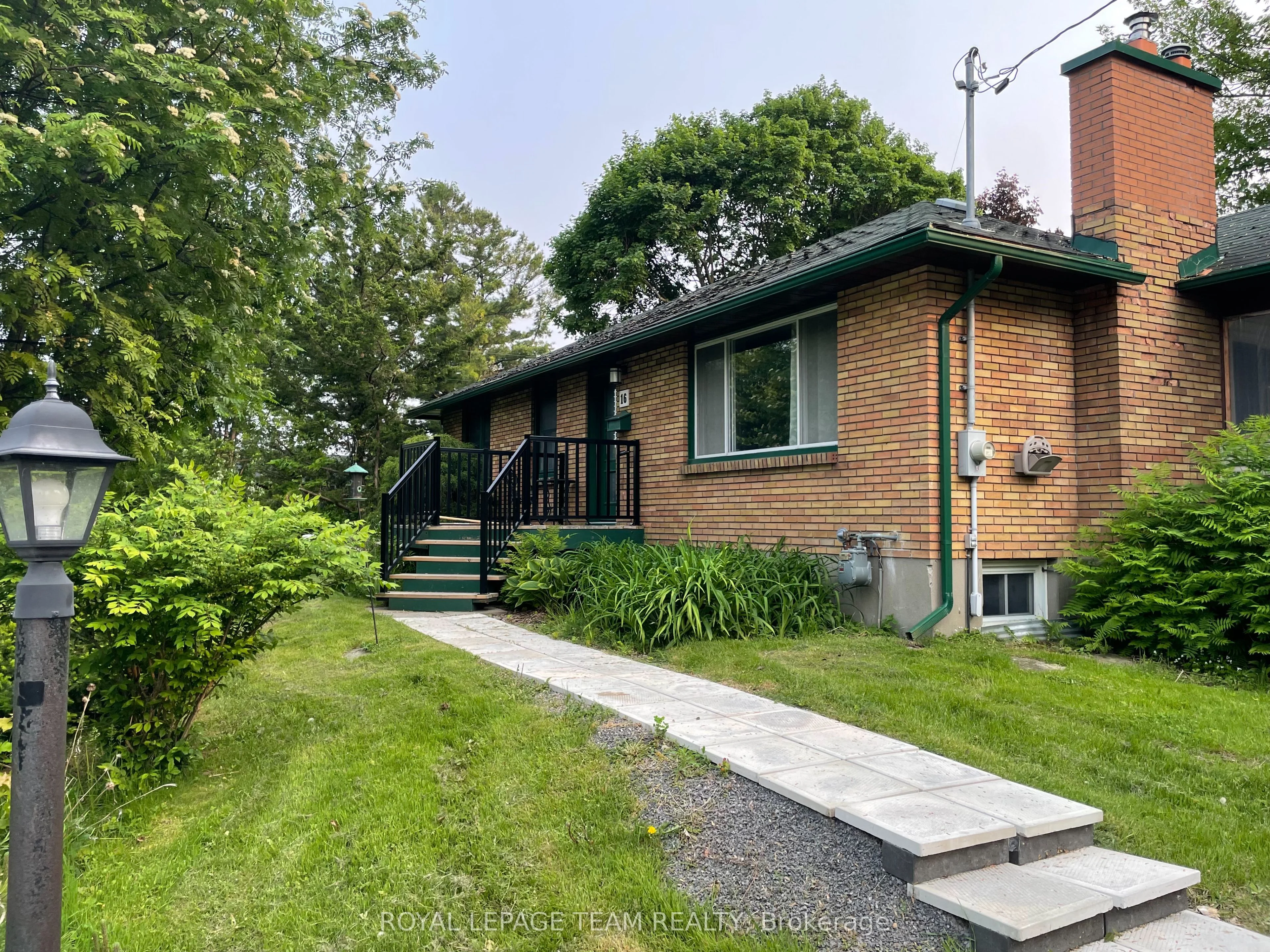 16 BROOK Lane, Meadowlands - Crestview and Area, ON K2G 1R9