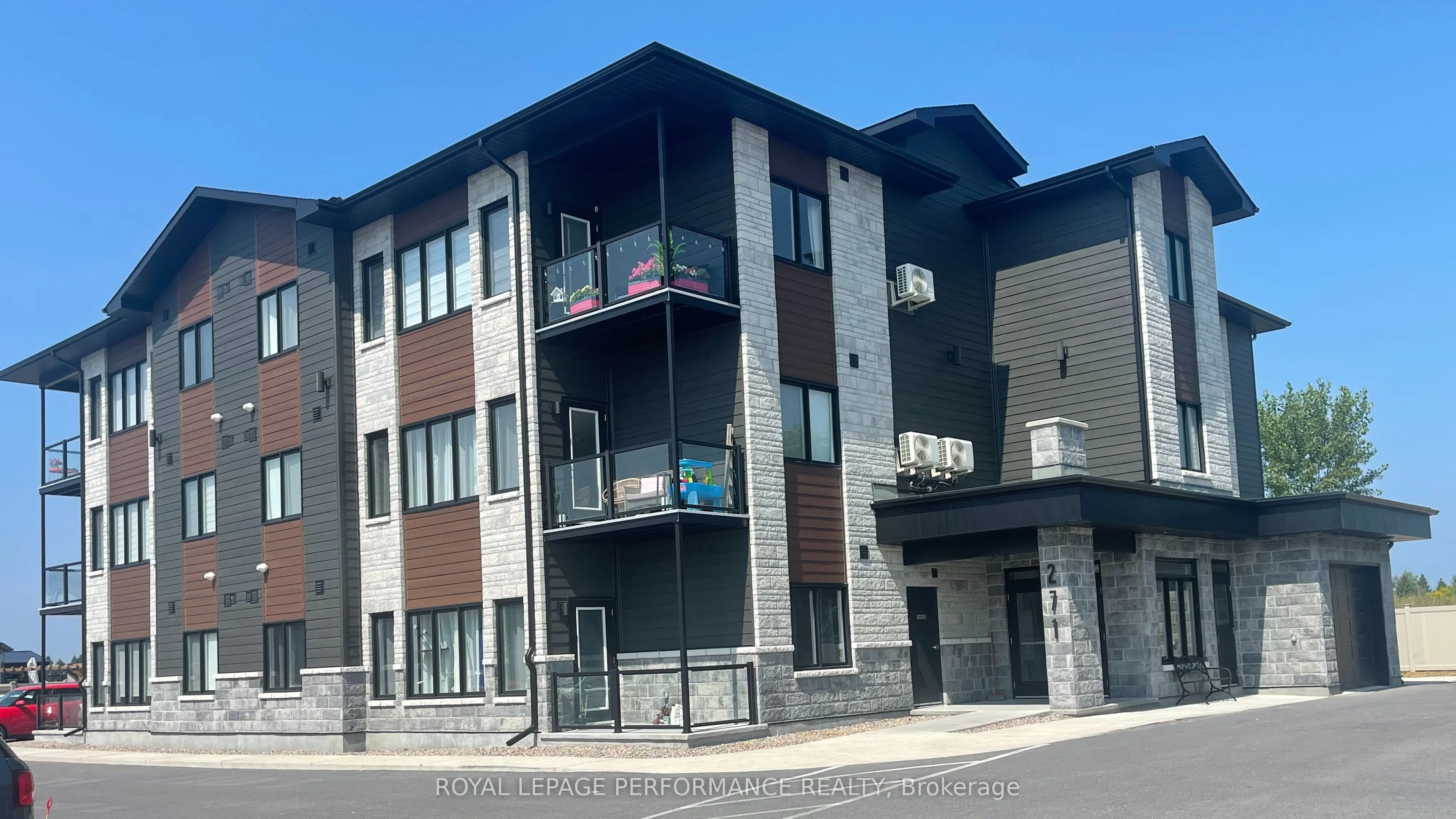 271 Belfort Street, Russell, ON K0A 1W0