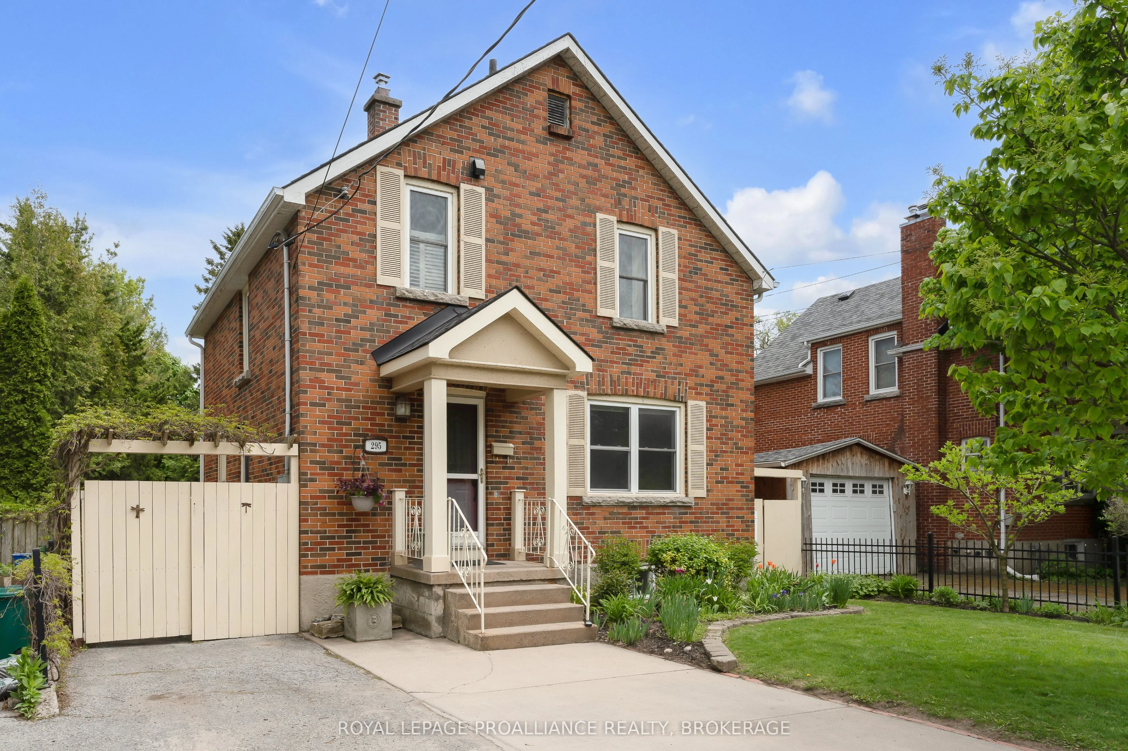 295 College Street, Kingston, On K7l 4m3
