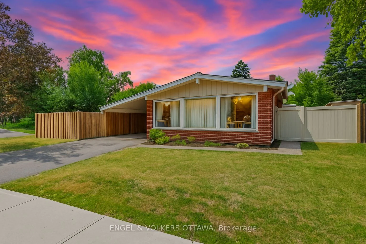 2061 Featherston Drive, Alta Vista and Area, ON K1H 6R1