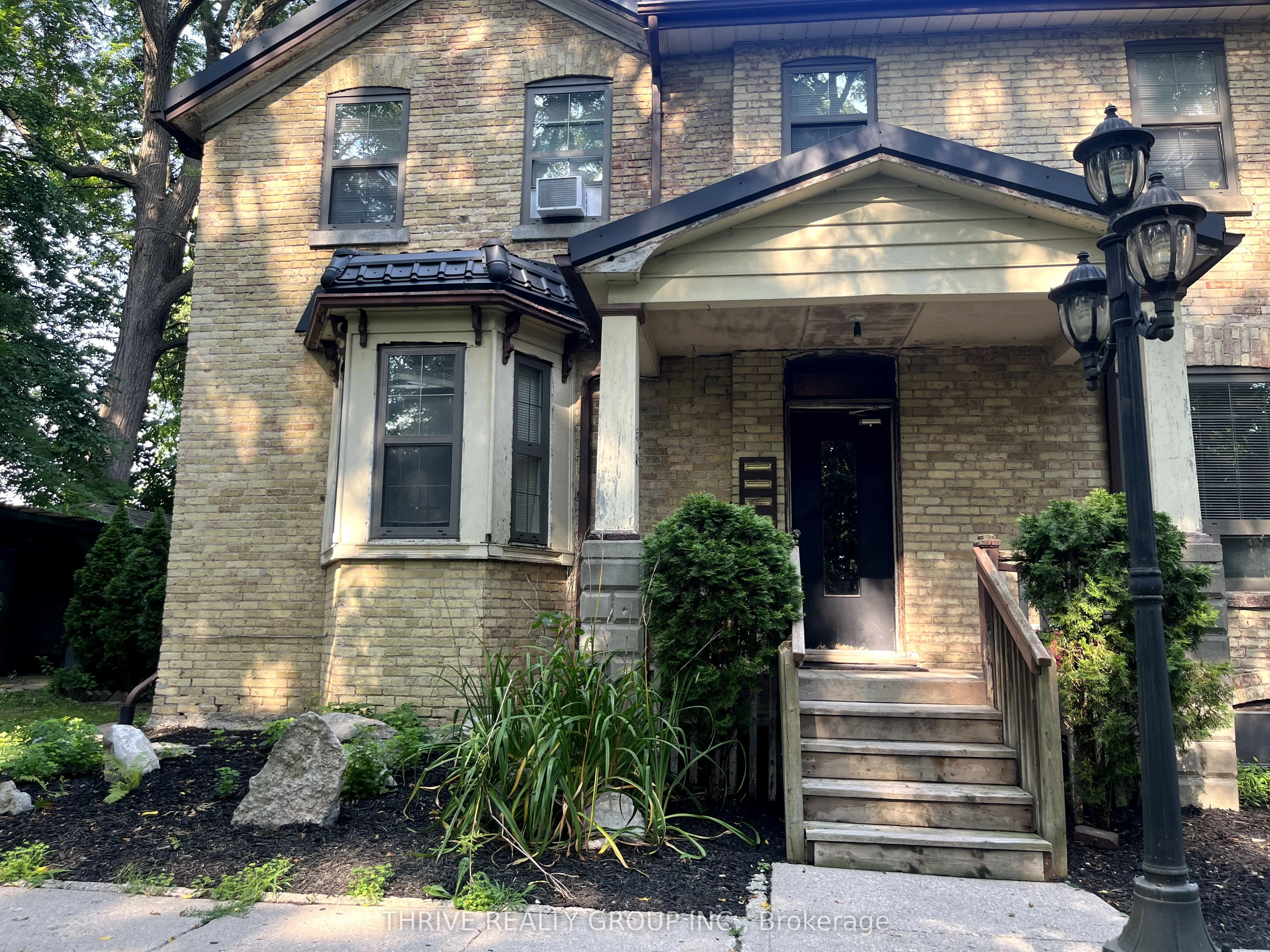 1 Waverley Place 2, London East, ON N6B 2C3