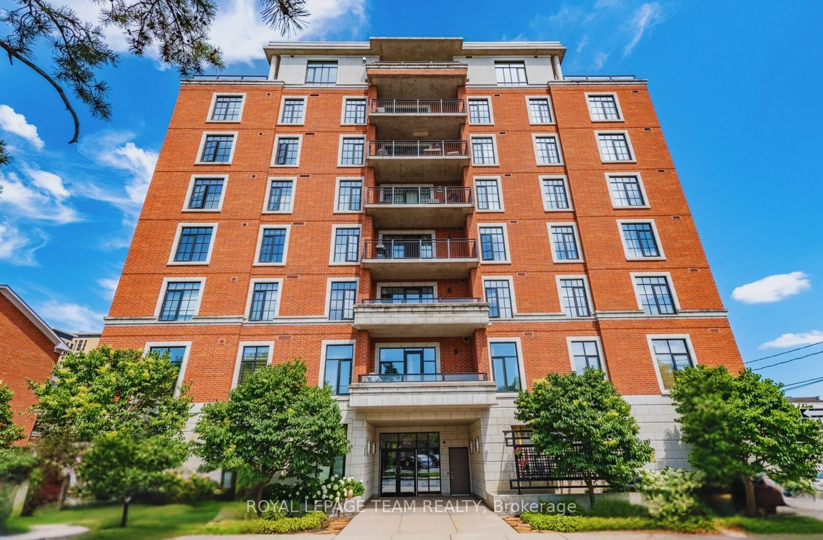 327 S Breezehill Avenue S 210, Dows Lake - Civic Hospital and Area, ON K1Y 1R6
