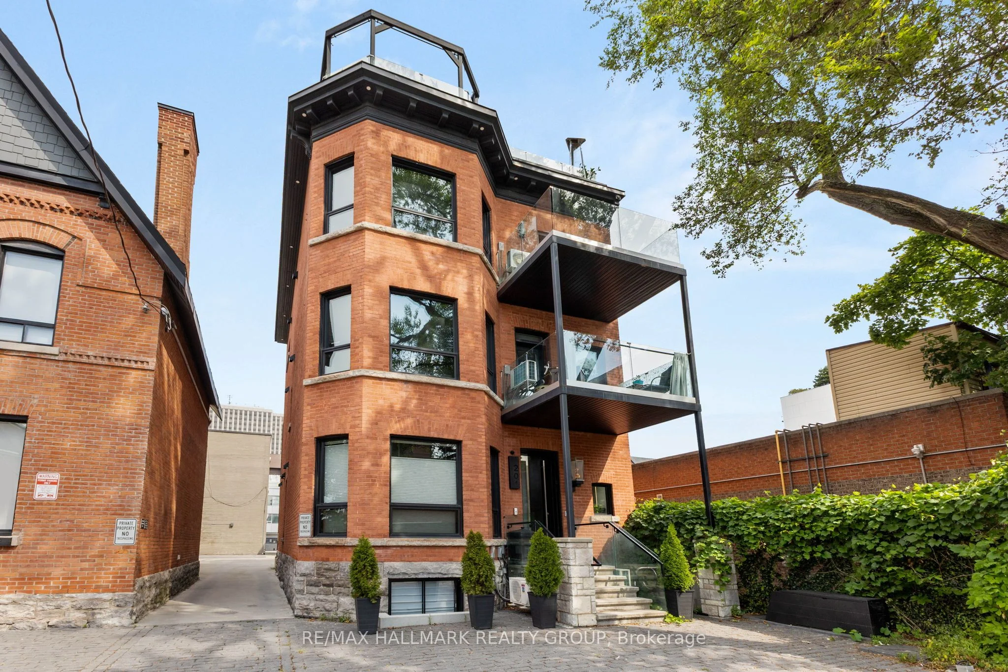 201 Maclaren Street 3, Ottawa Centre, ON K2P 0L4
