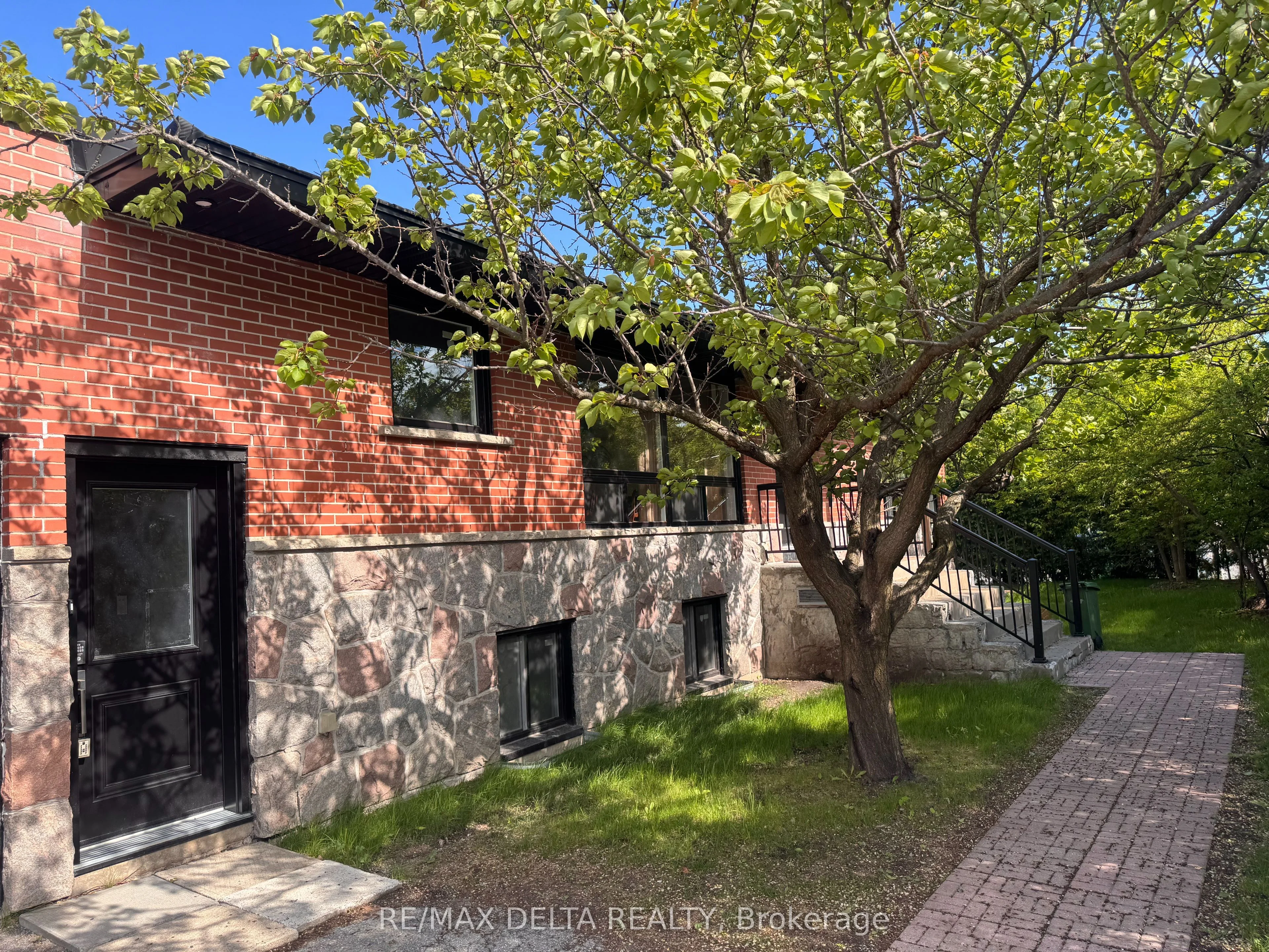 981 Lola Street E, Overbrook - Castleheights and Area, ON K1K 3P4