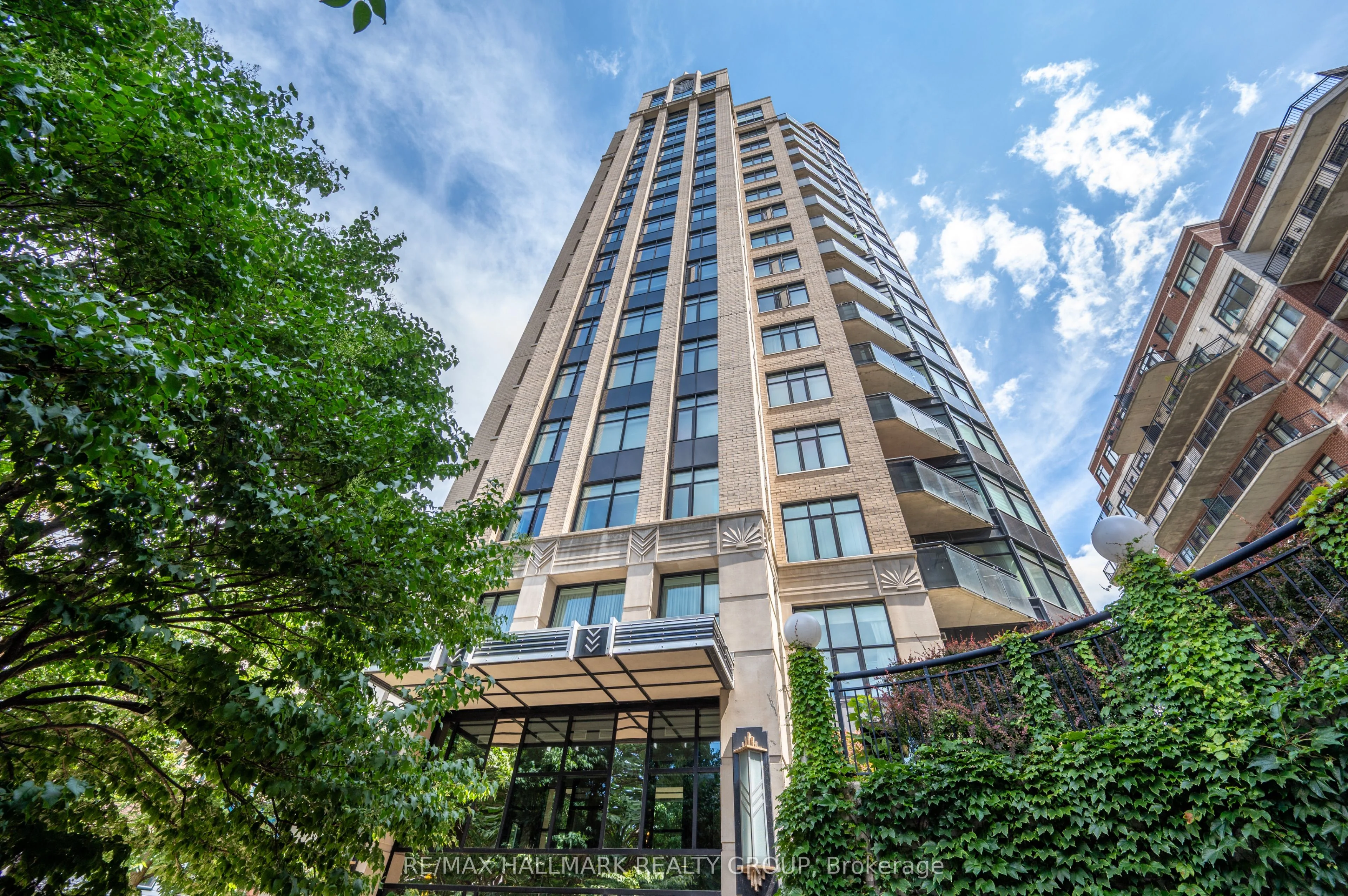 235 Kent Street 1804, Ottawa Centre, ON K2P 0A5