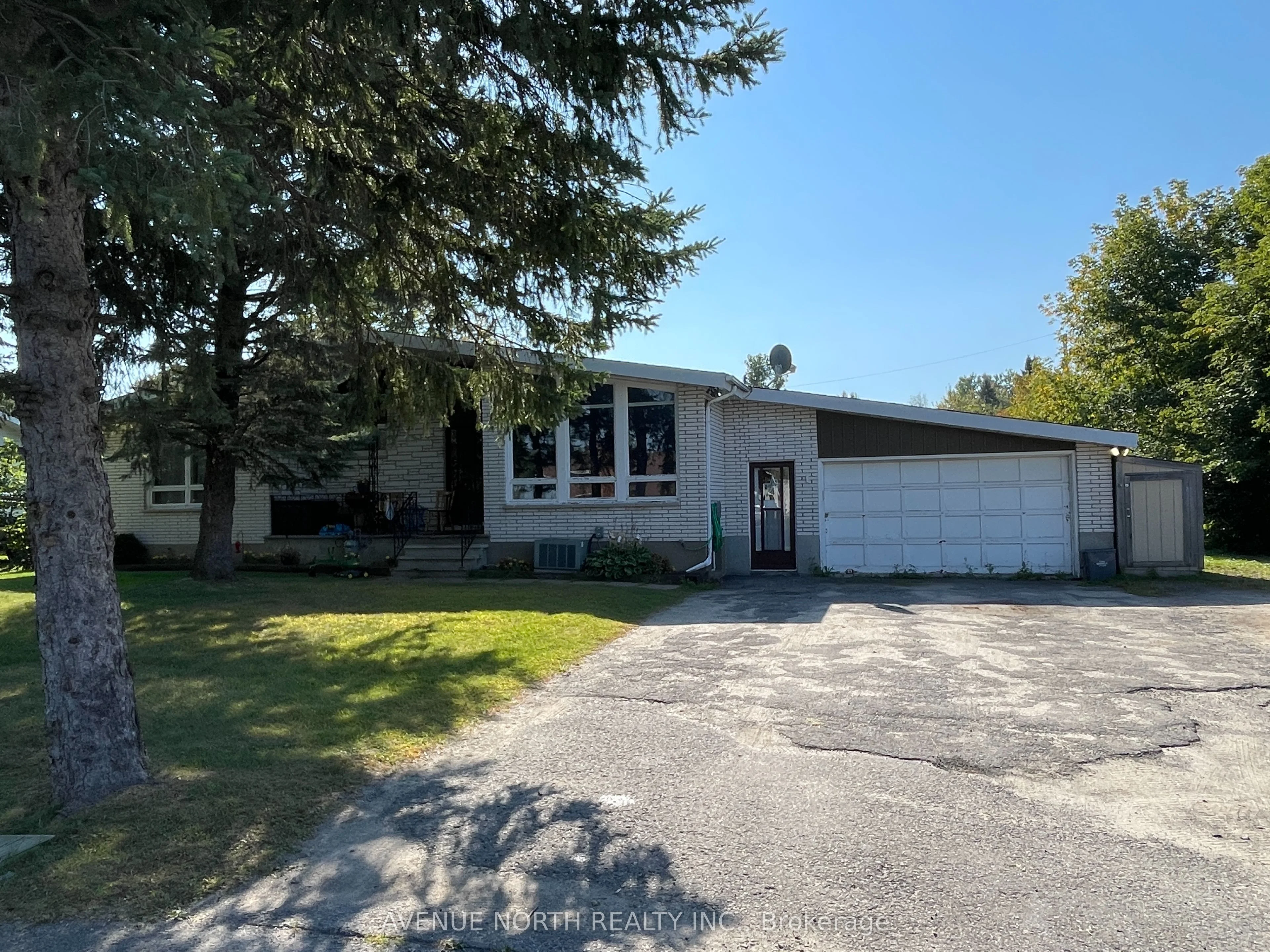 195 WALL Road, Orleans - Cumberland and Area, ON K4B 1J8