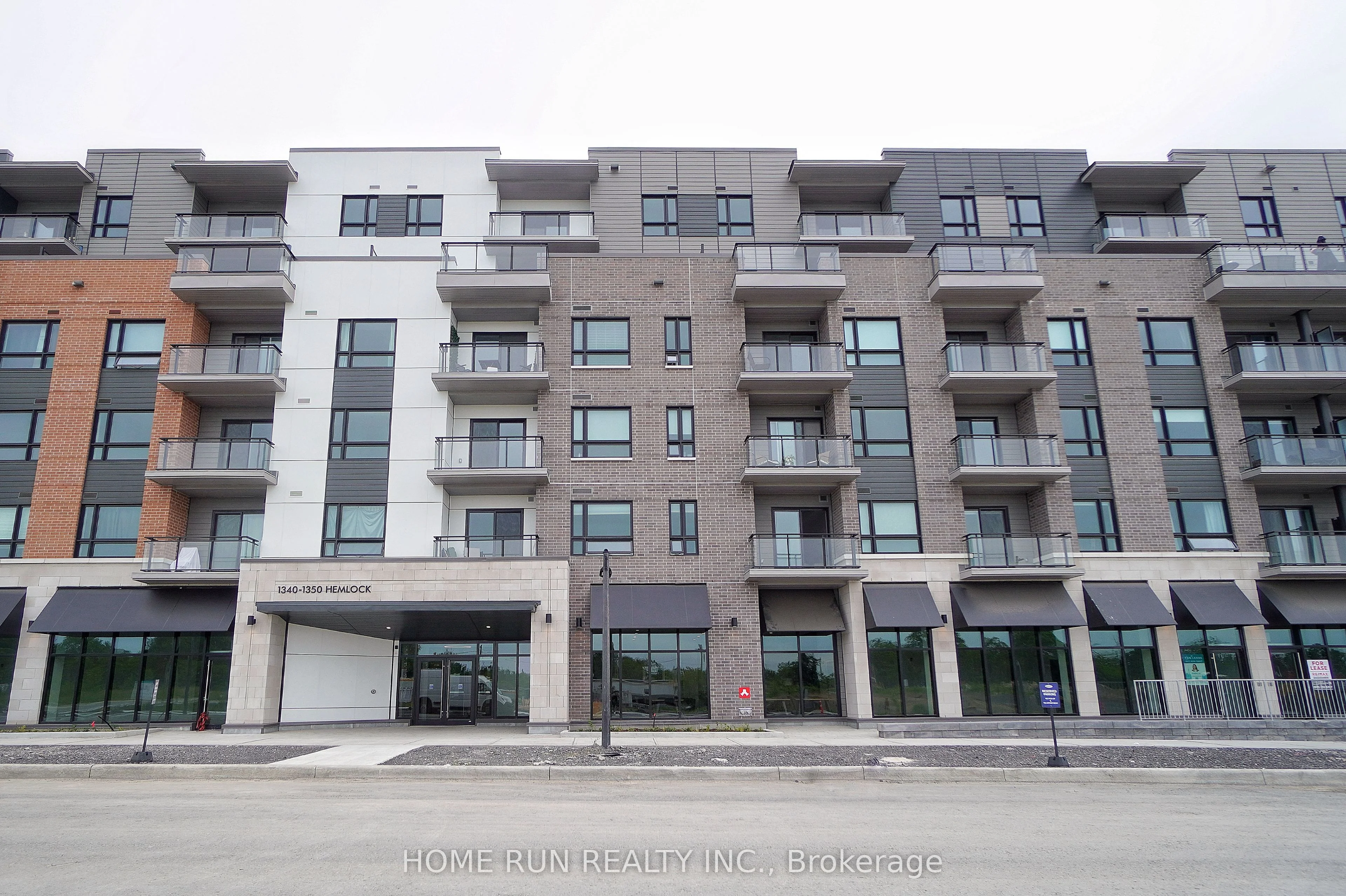 Condo Apartment in Manor Park - Cardinal Glen and Area