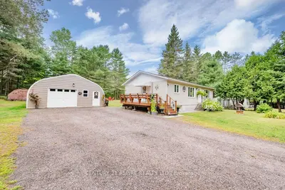 Detached in Laurentian Hills