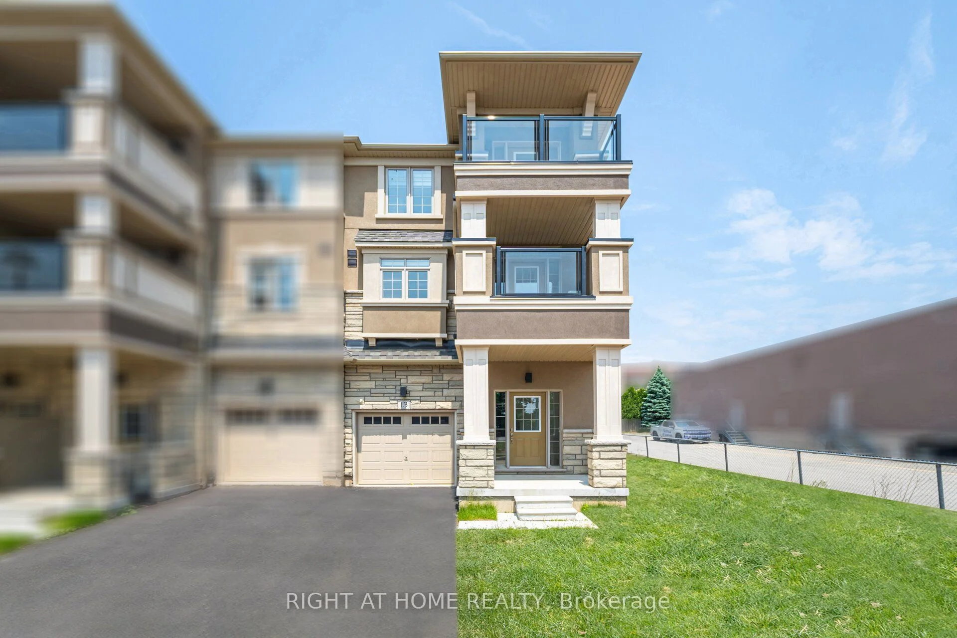 Condo Townhouse in Hamilton