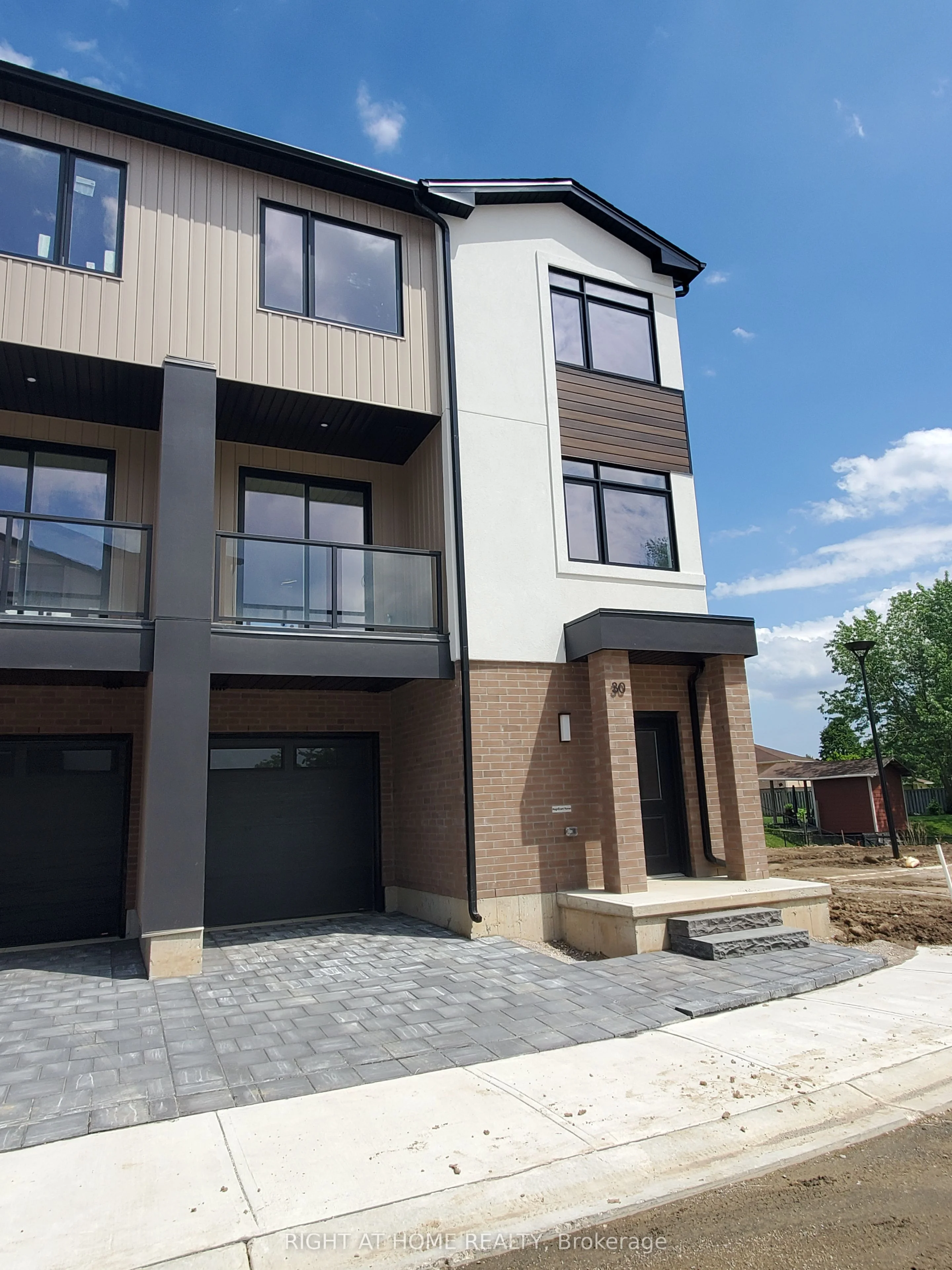 349 Southdale Road E 15, London South, ON N6E 1A2