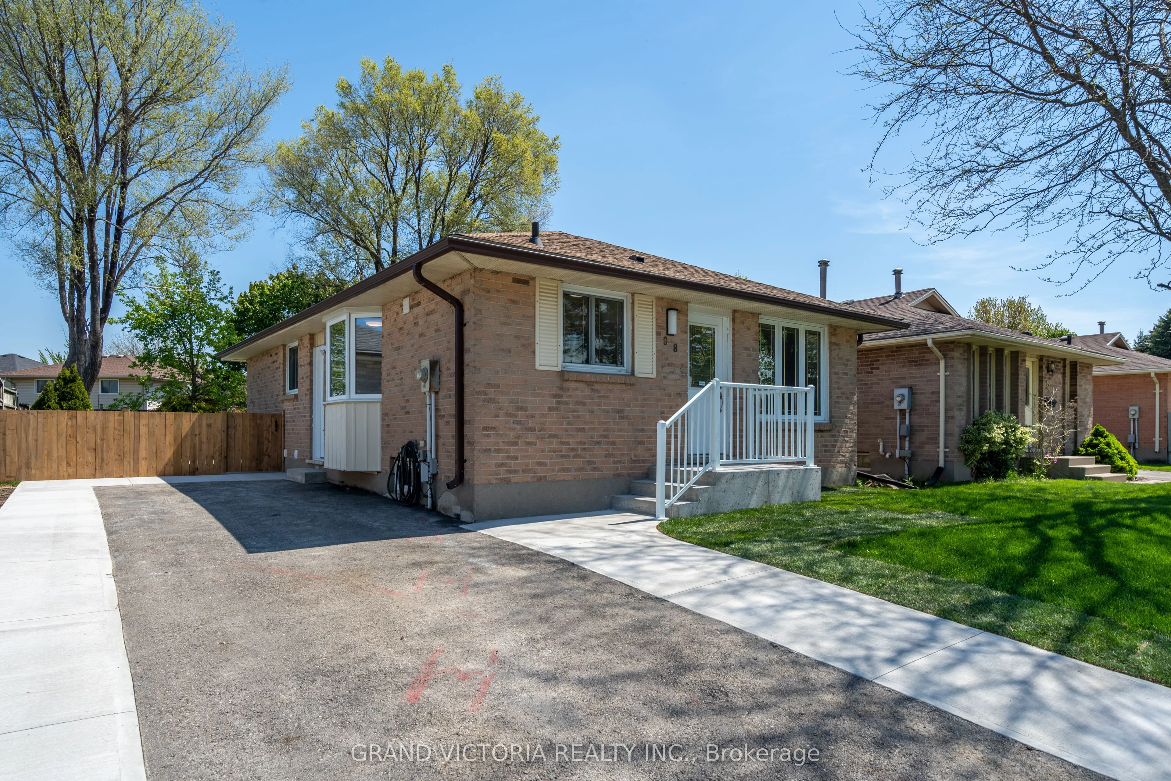 98 Carlyle Drive, London East, On N5v 3r8