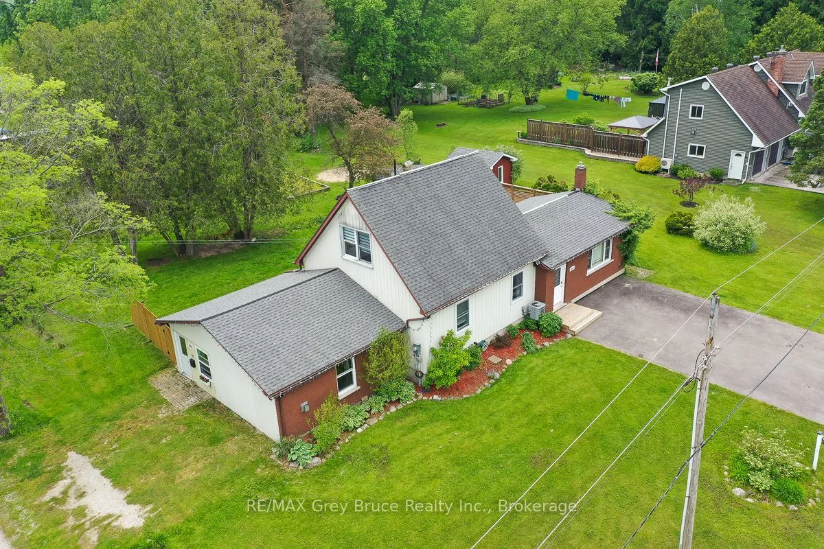 864 16th Street W, Georgian Bluffs, ON N4K 6V5