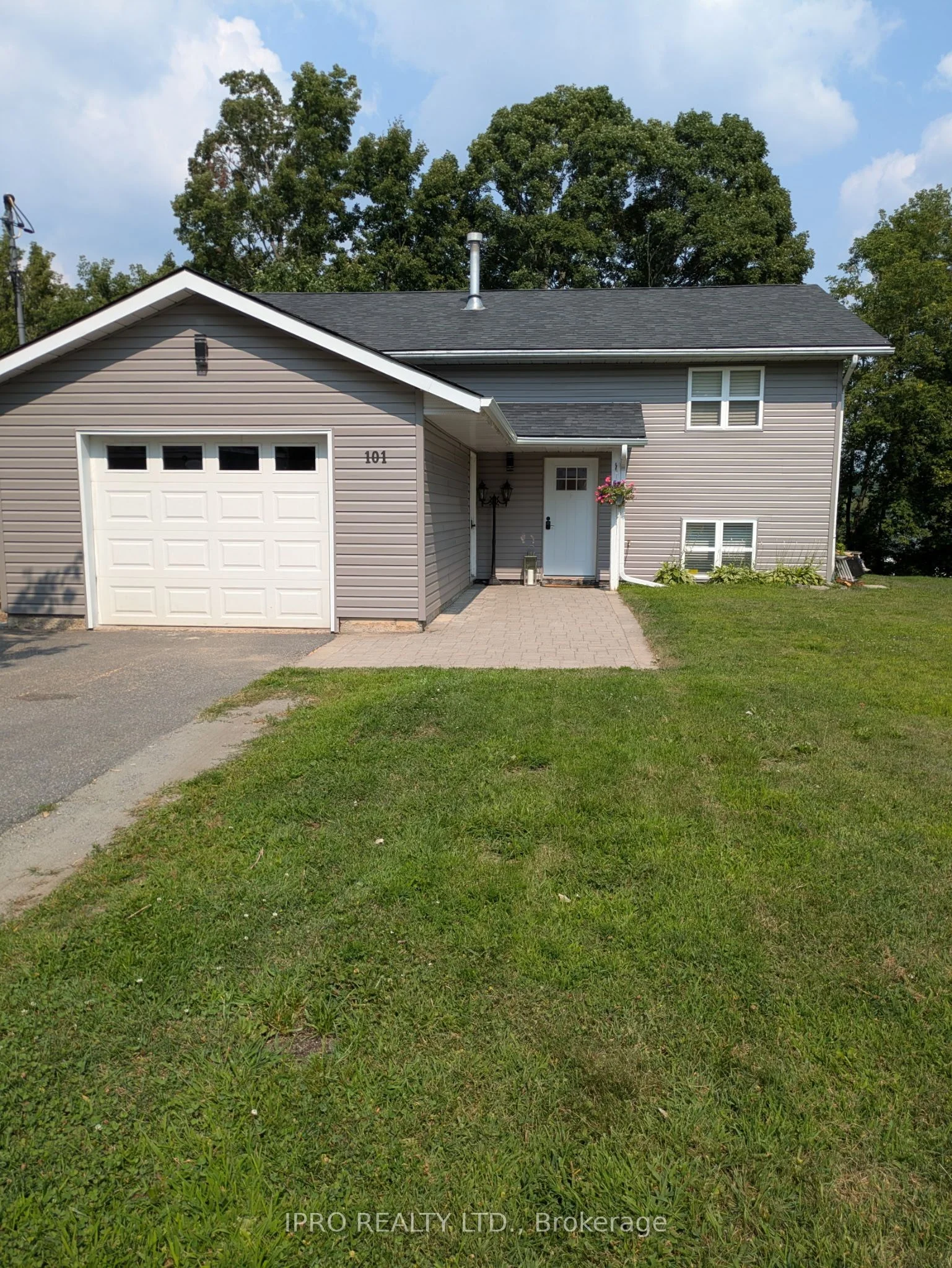 101 Holditch Street, Bracebridge, ON P1L 1E7