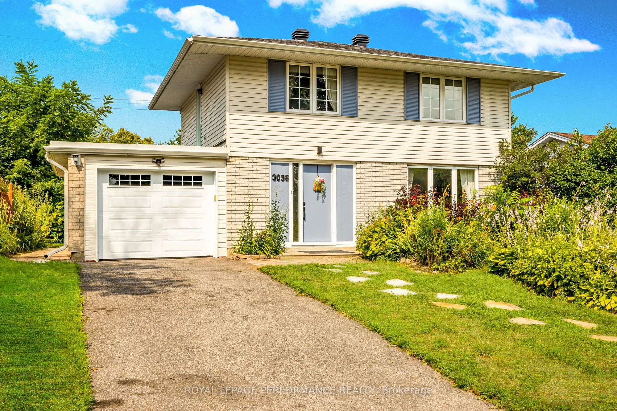 3038 Southmore Drive E, Billings Bridge - Riverside Park and Area, ON K1V 6Z4