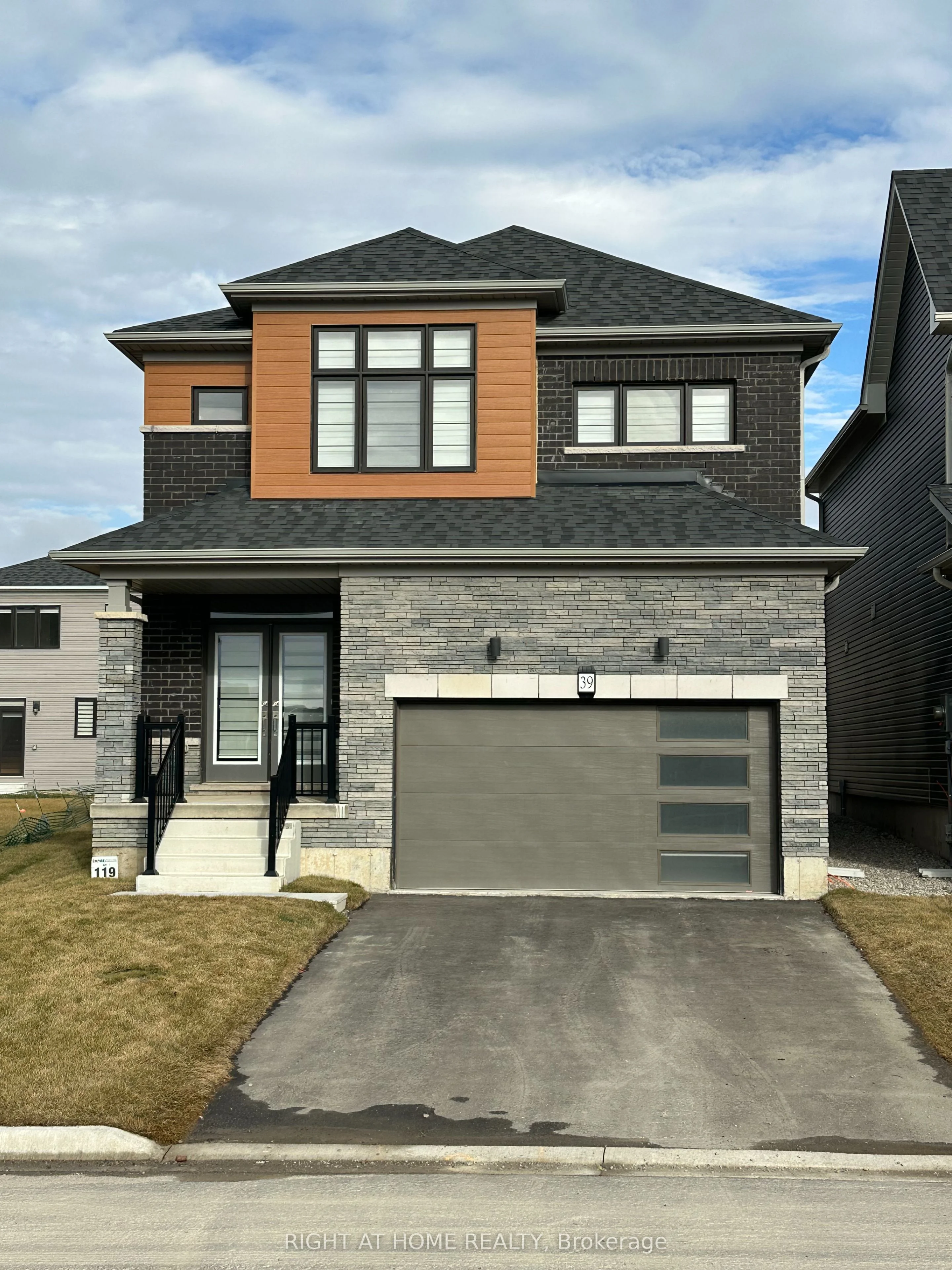 39 Wintergreen Crescent, Haldimand, ON N3W 0H9