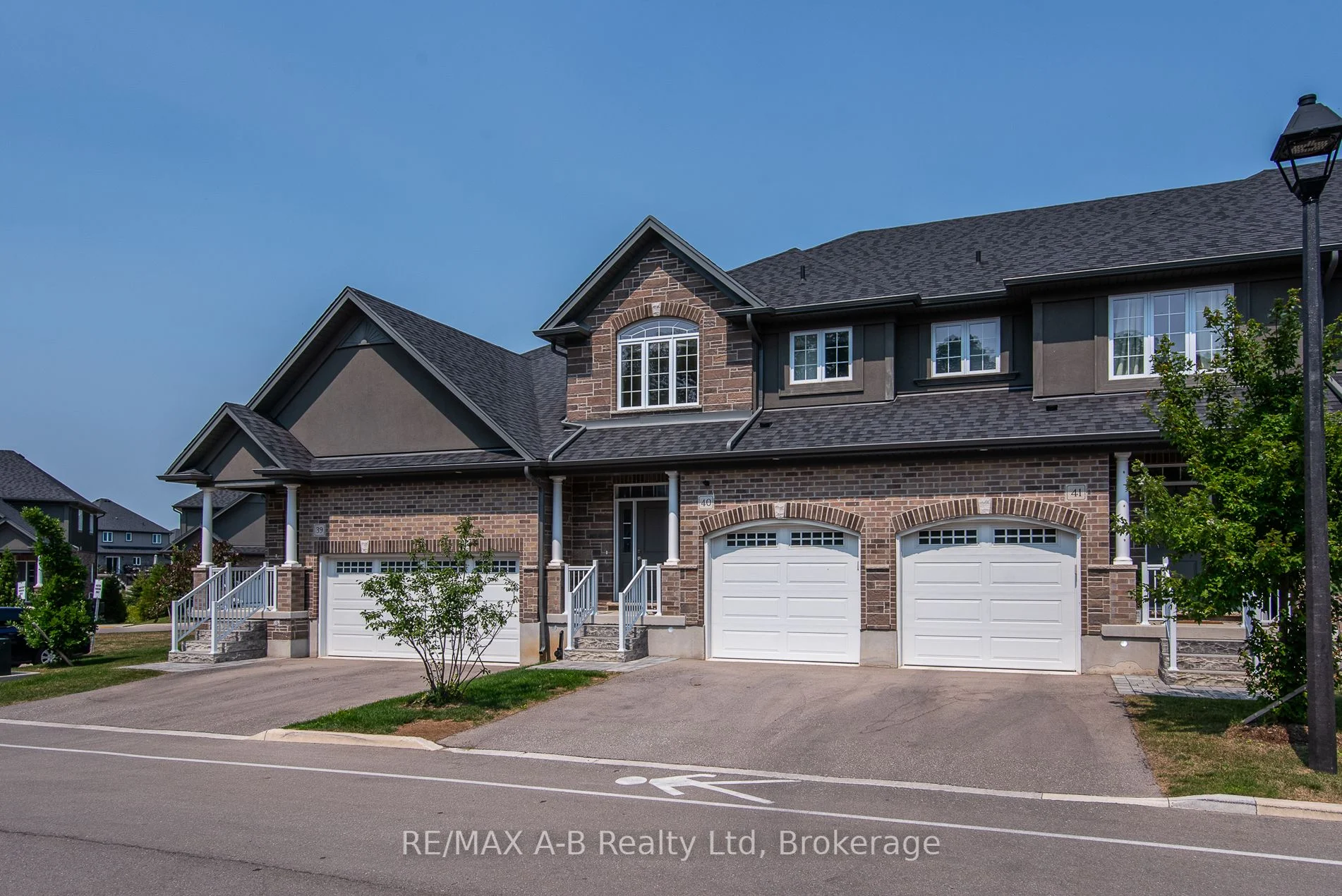 Att/Row/Townhouse in Stratford