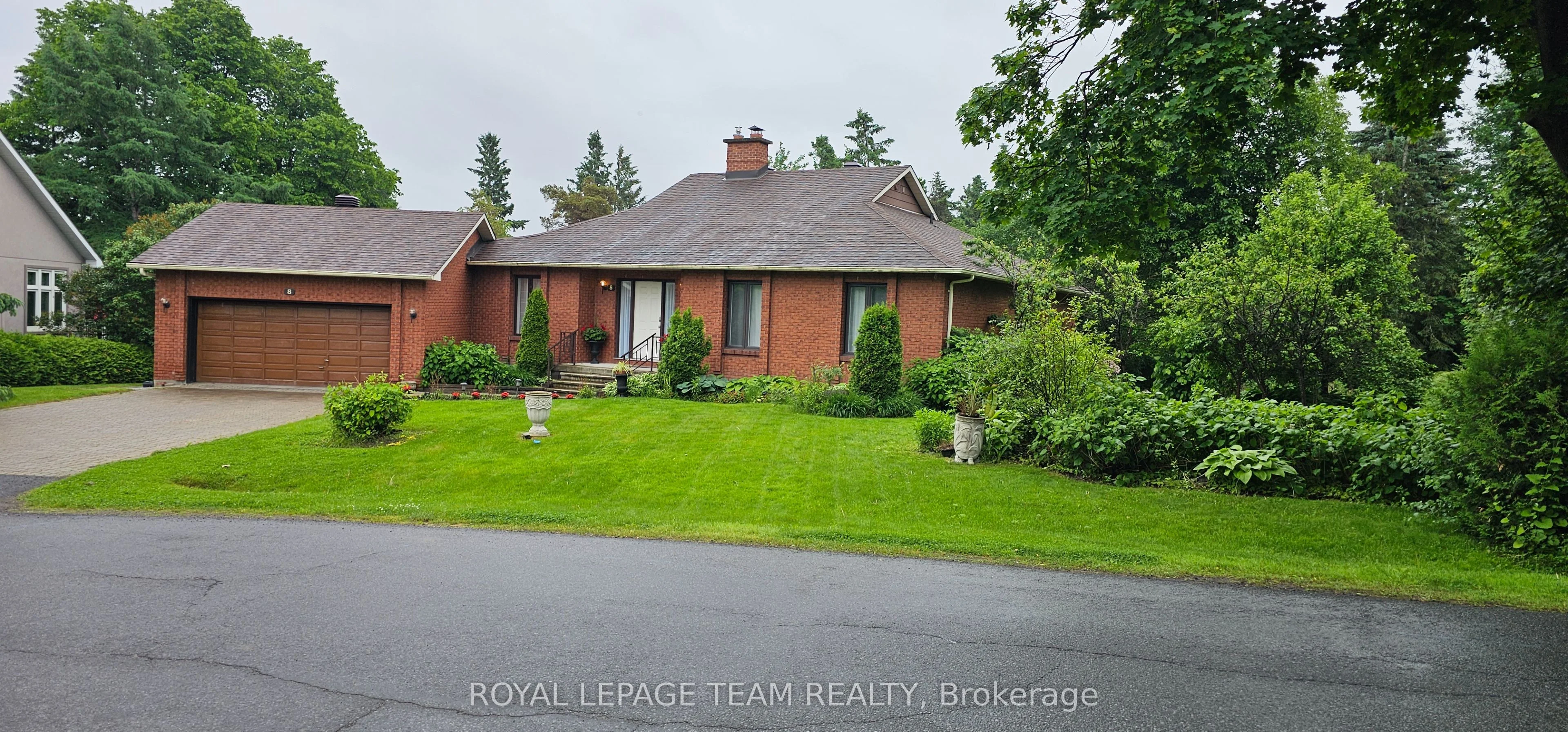 8 Swans Way S, Beacon Hill North - South and Area, ON K1J 8X2