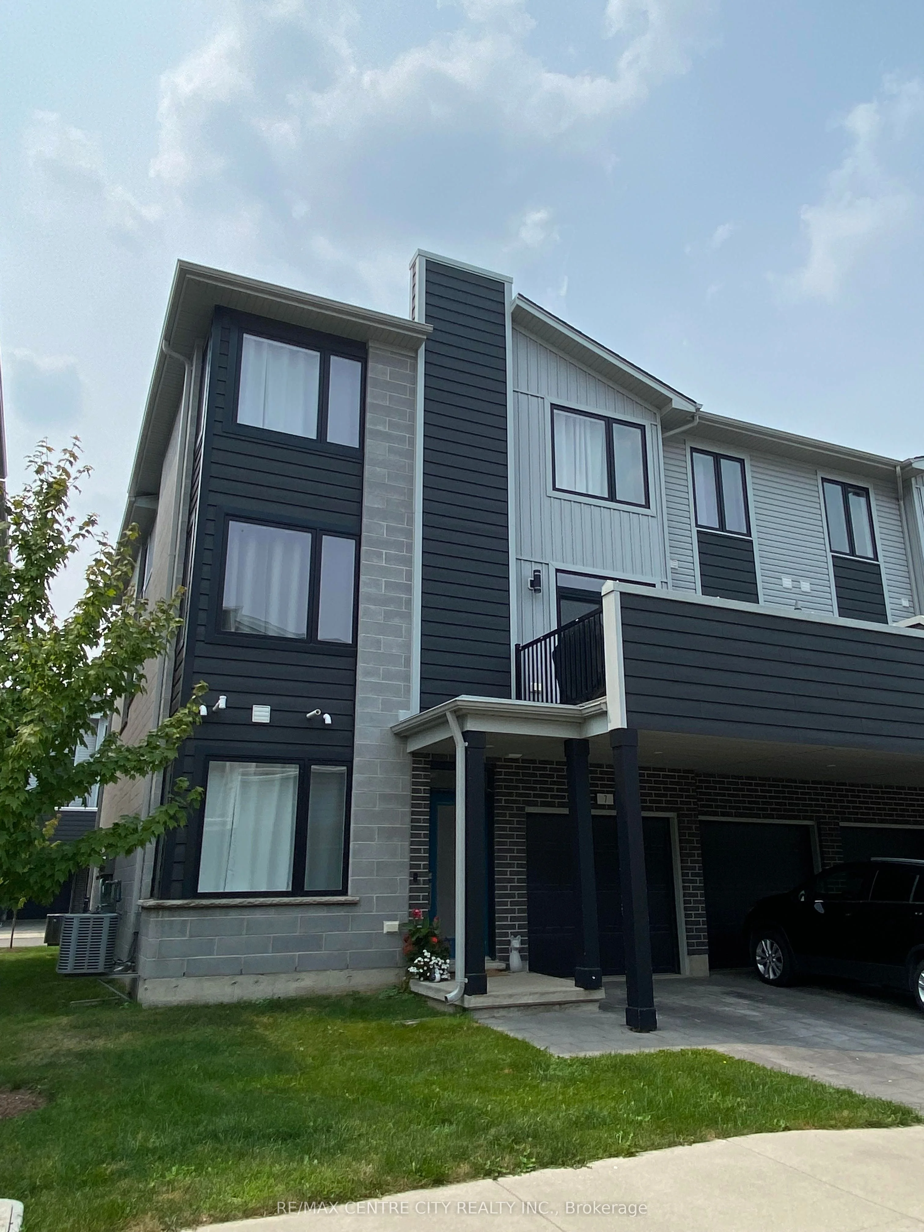 177 Edgevalley Road 7, London East, ON N5V 0C5