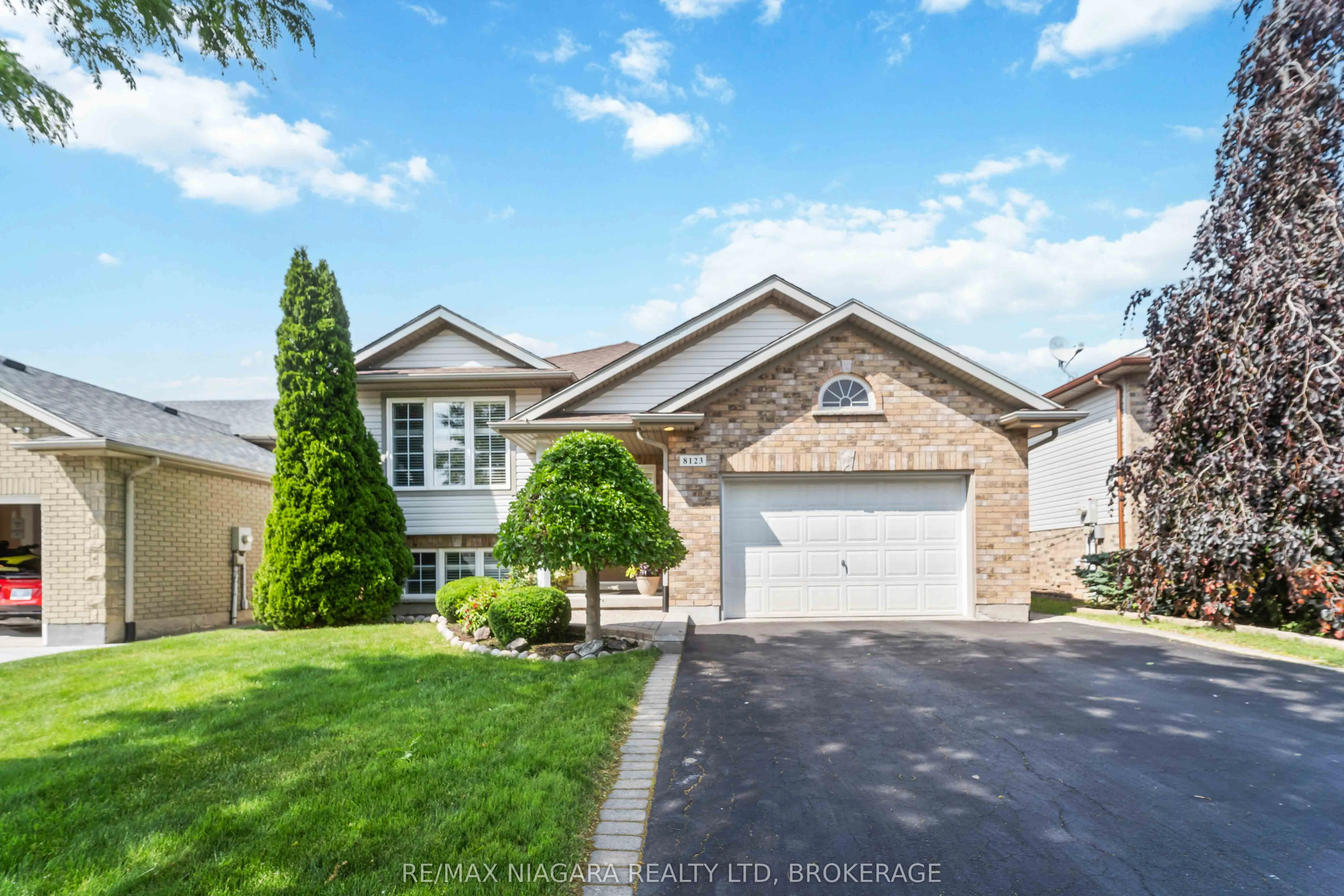 8123 Beaver Glen Drive, Niagara Falls, ON L2H 3K5