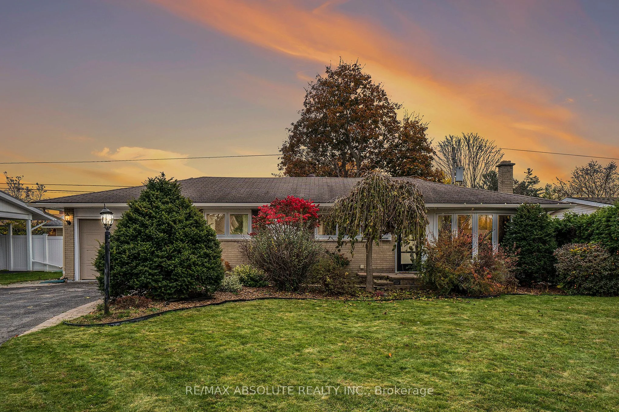 20 Harwick Crescent, Bells Corners And South To Fallowfield, On K2h 6r1
