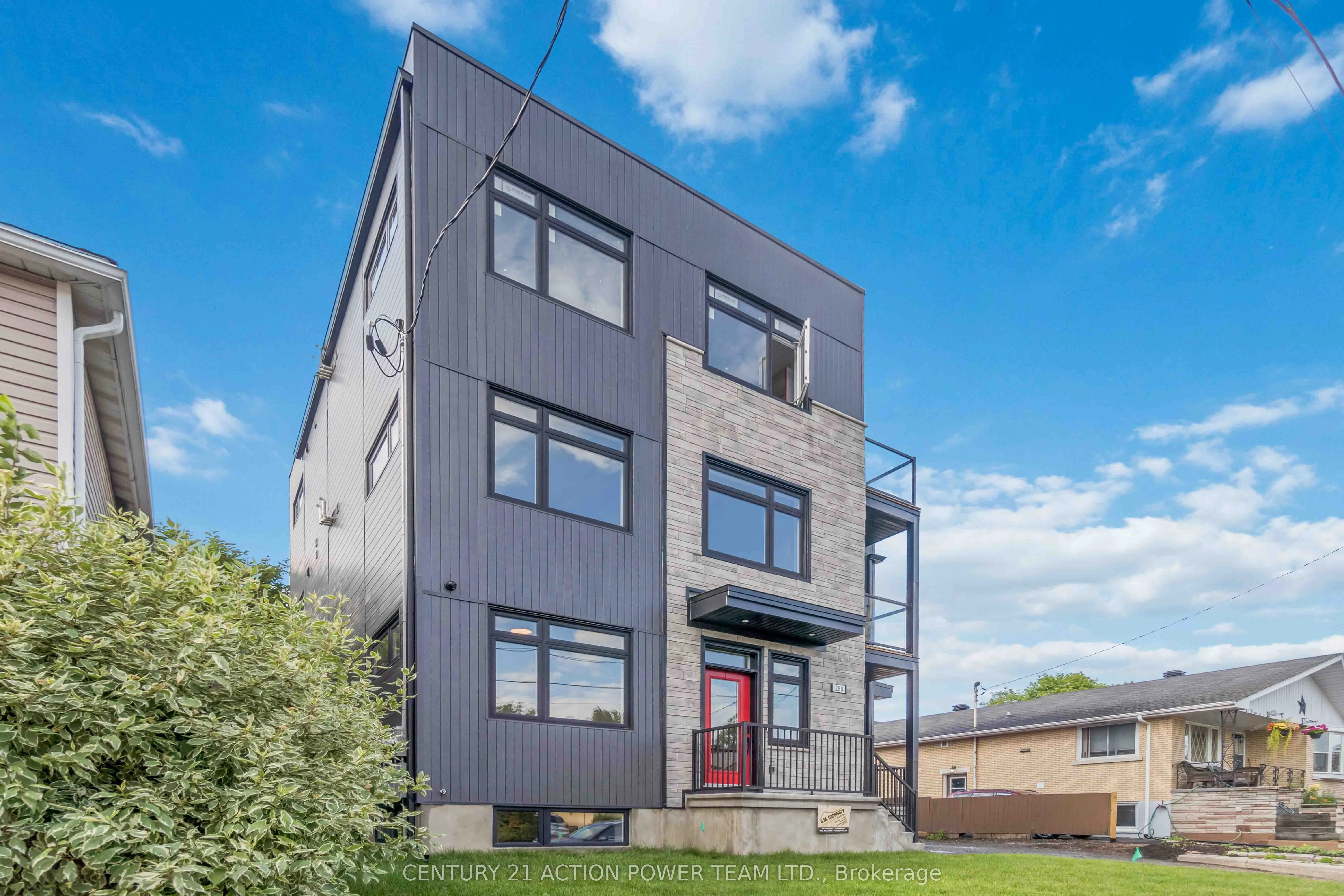 280 LEVIS Avenue 3, Vanier and Kingsview Park, ON K1L 6H6