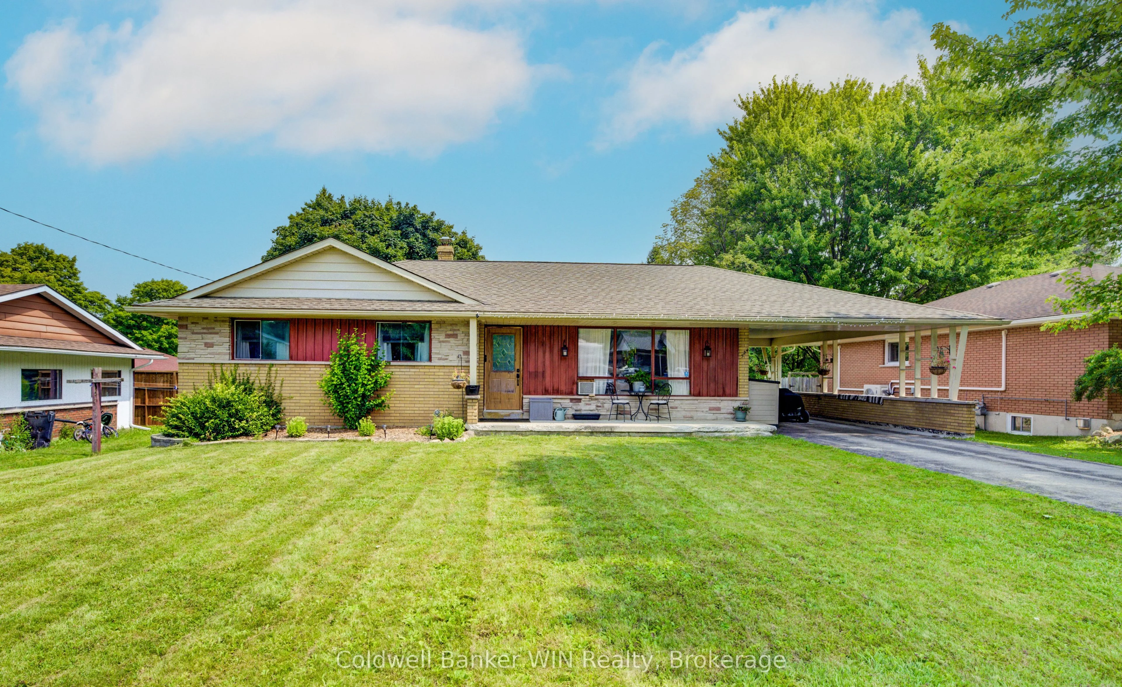 324 Egremont Street N, Wellington North, ON N0G 2L2