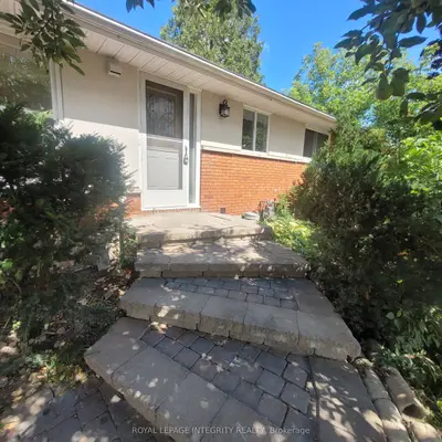 Triplex in Meadowlands - Crestview and Area