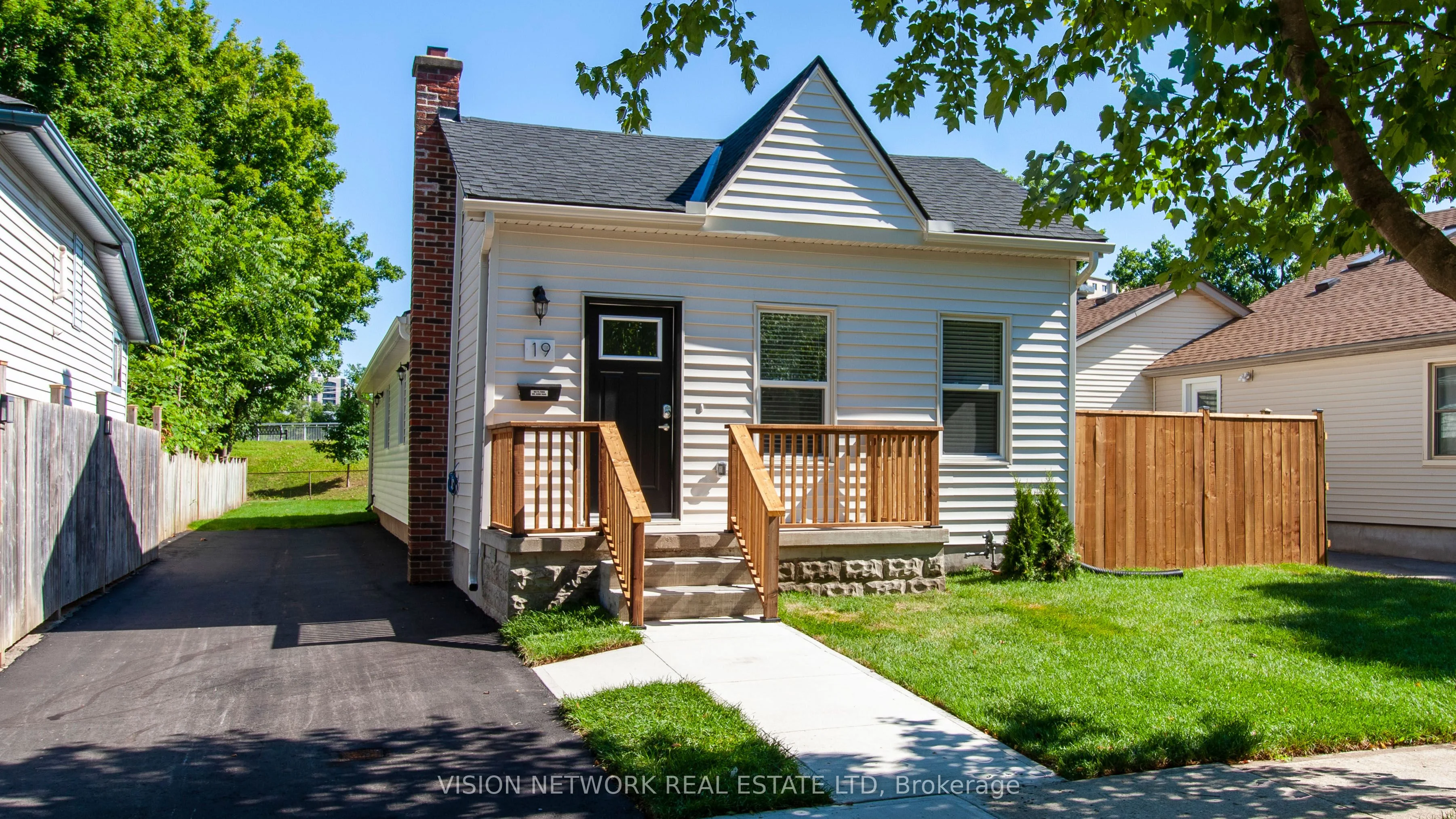 19 Empress Avenue, London North, ON N6H 1M6