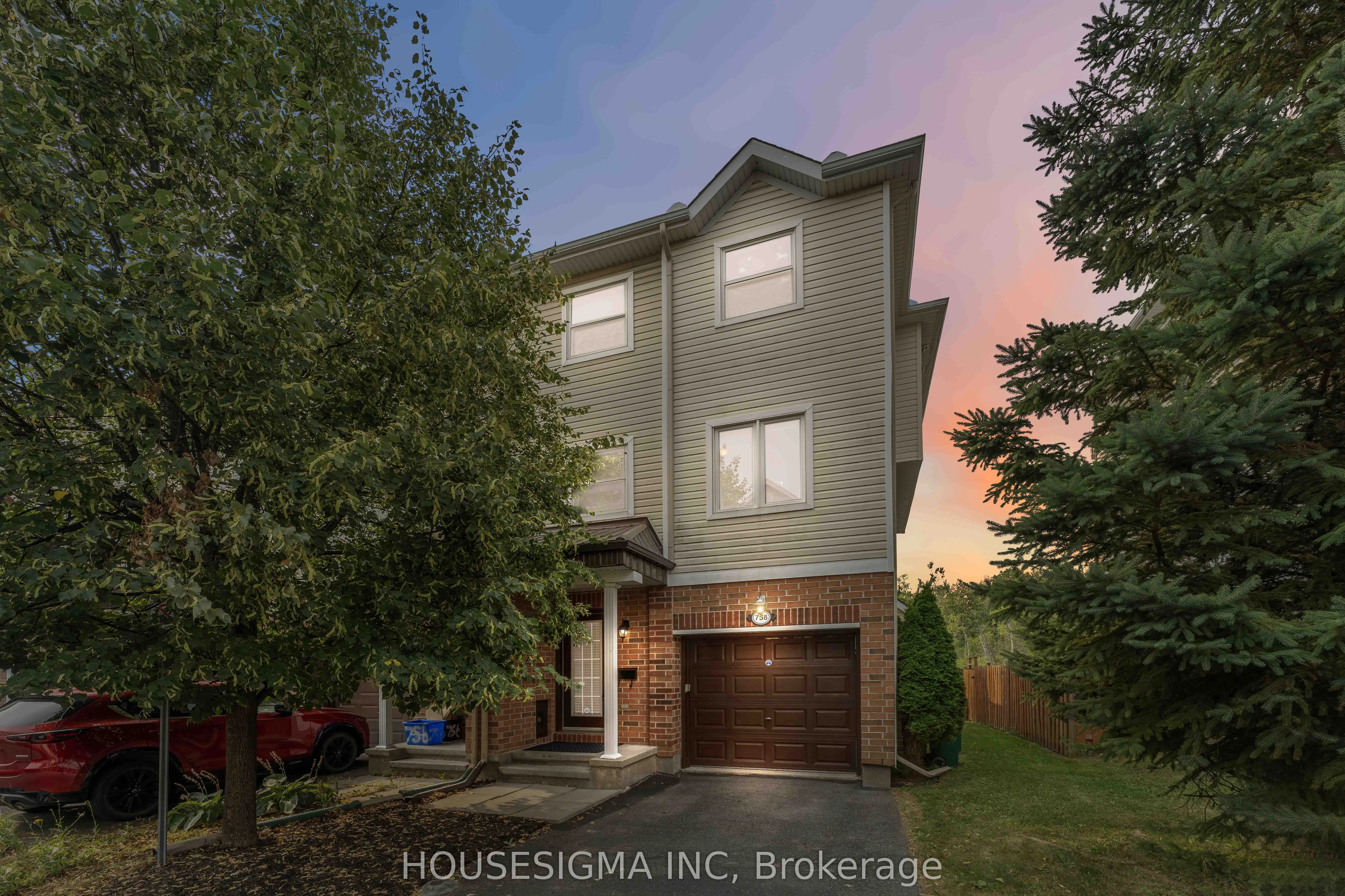 758 Sanibel Private, Bells Corners and South to Fallowfield, ON K2H 0A8