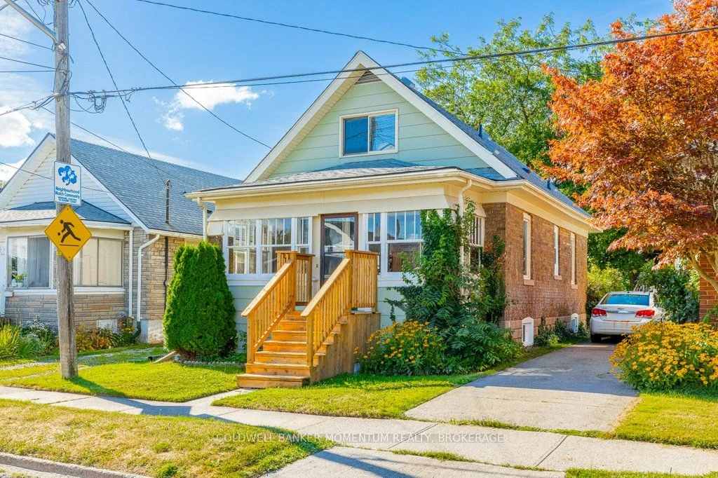 Detached in Niagara Falls