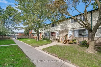 Condo Townhouse in Kitchener