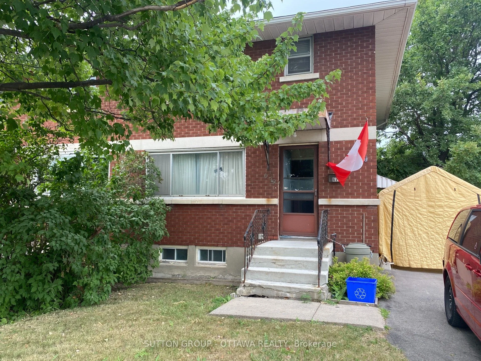 679 Smyth Road, Elmvale Acres and Area, ON K1G 1N7