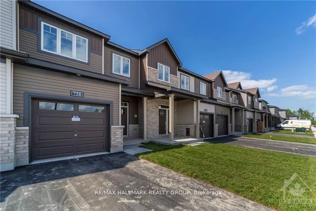 758 JENNIE TROUT Terrace, Kanata, ON K2W 0M2