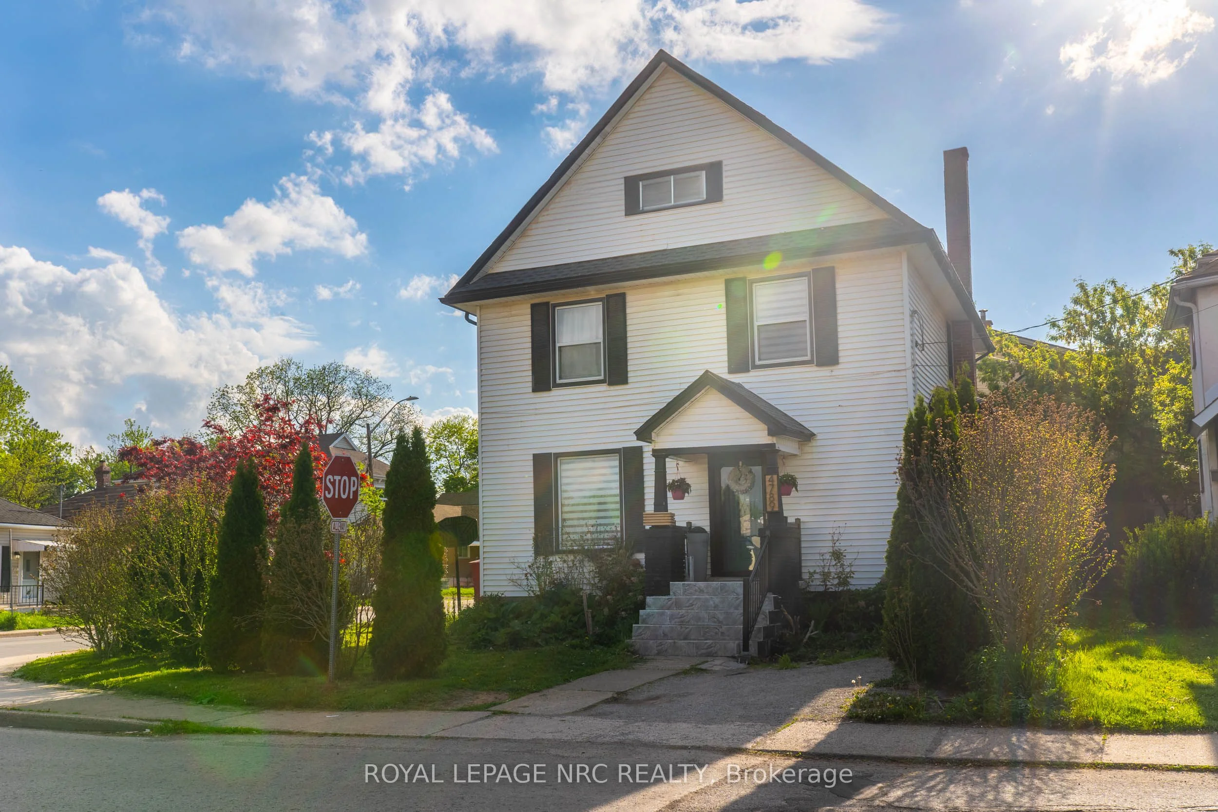Detached in Niagara Falls