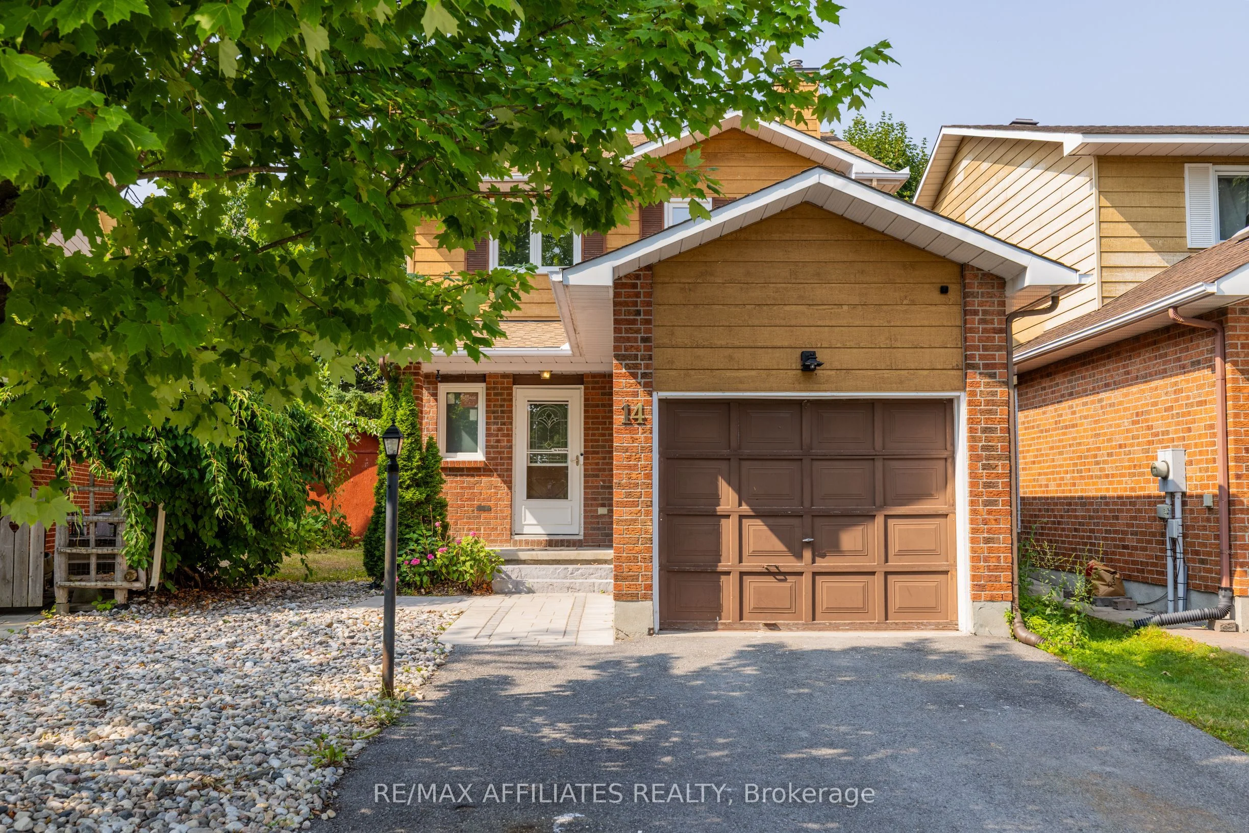 14 Castlefield Avenue, Stittsville - Munster - Richmond, ON K2S 1E4