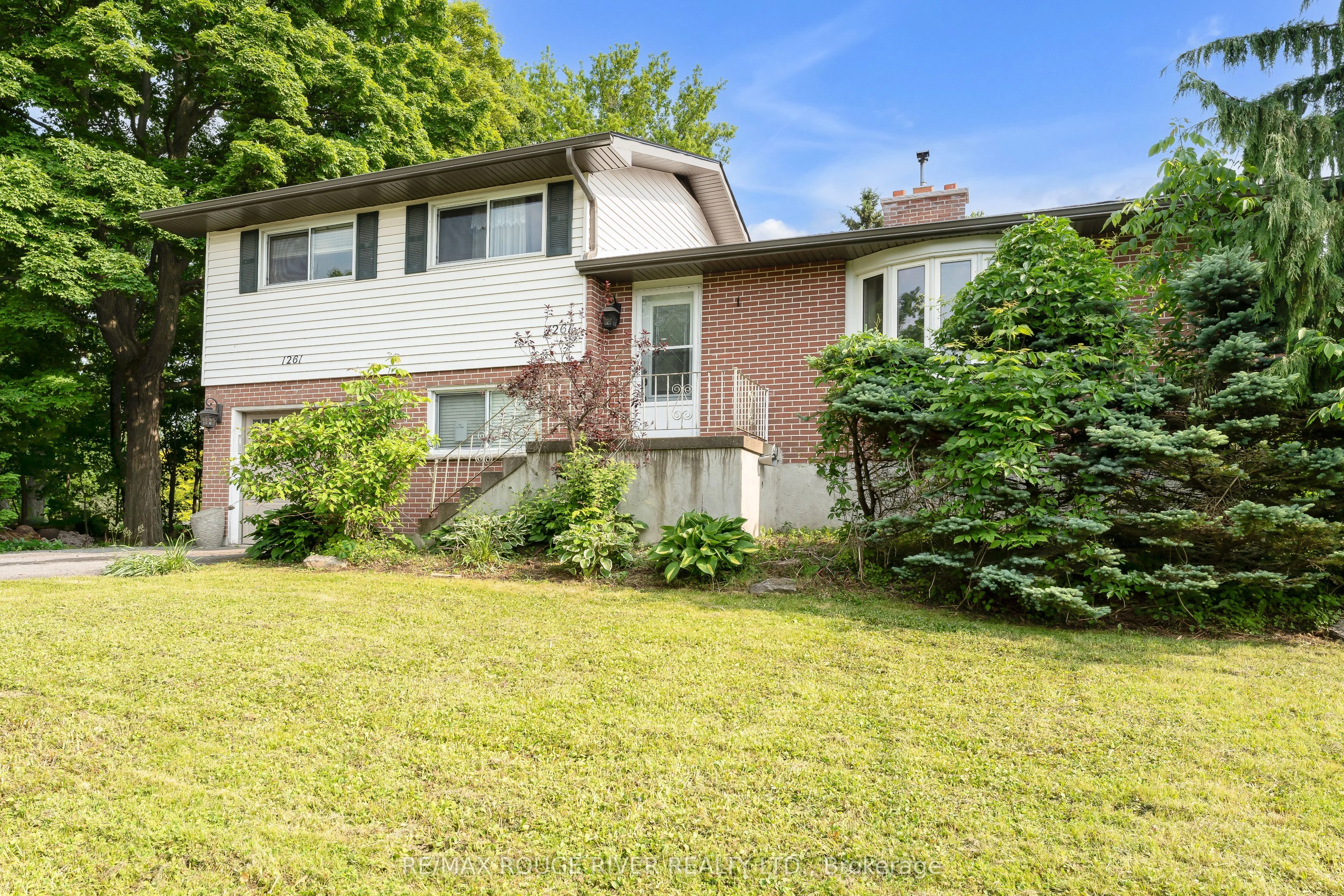 1261 Prince Charles Drive, Kingston, ON K7M 5J9